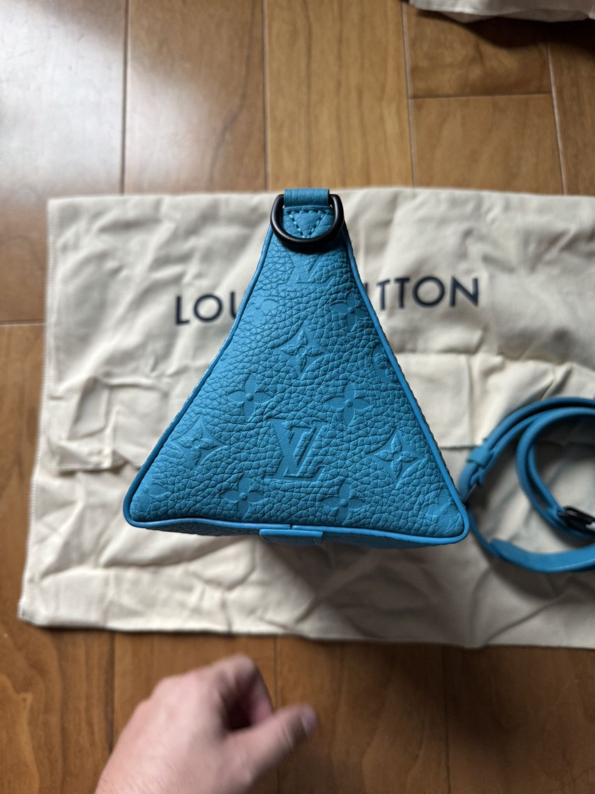 Louis Vuitton Like new Triangle Messenger (Spring 2020) Size ONE SIZE - 5 Thumbnail