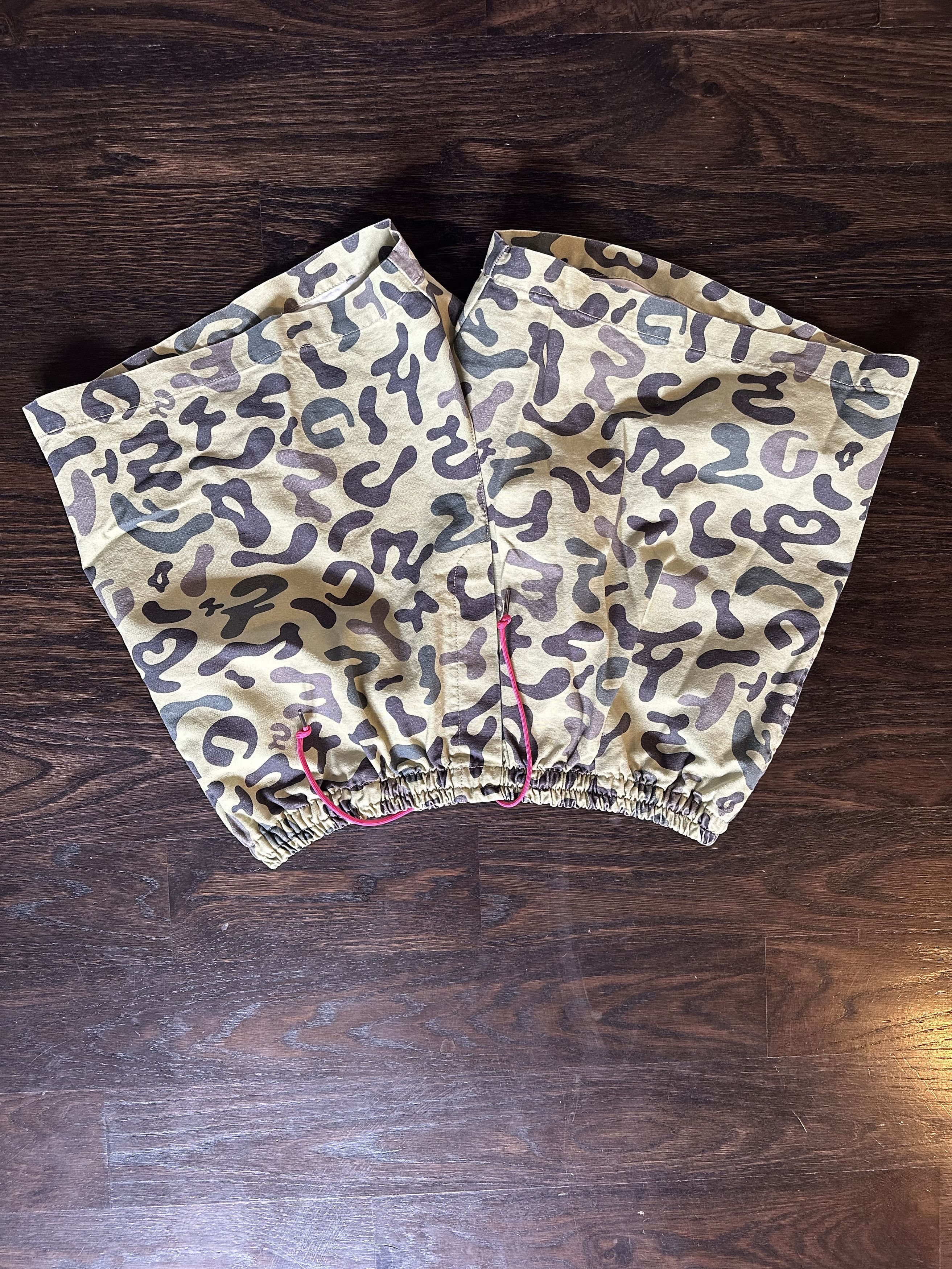 image of Gallery Dept Camo Shorts, Men's (Size 34)