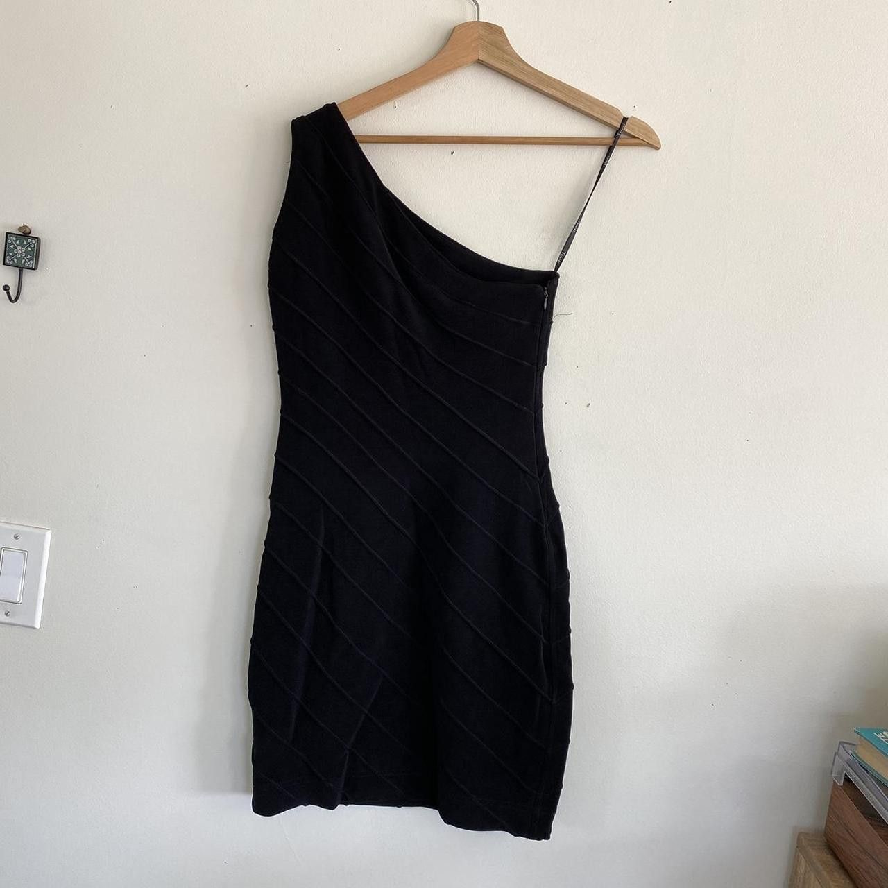 Tadashi Shoji TADASHI BLACK BODY CON ONE SLEEVE DRESS MINI SMALL VINTAGE Size S / US 4 / IT 40 - 3 Thumbnail