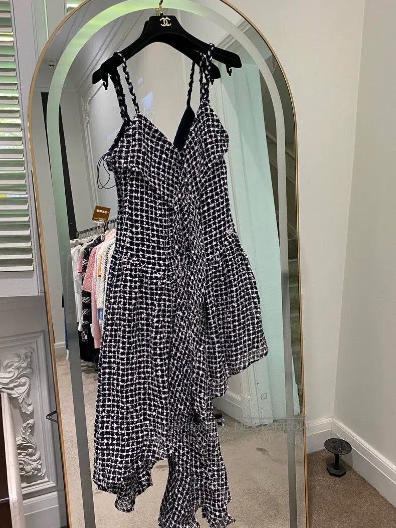 Chanel 23-year-old black and white plaid tweed dress
