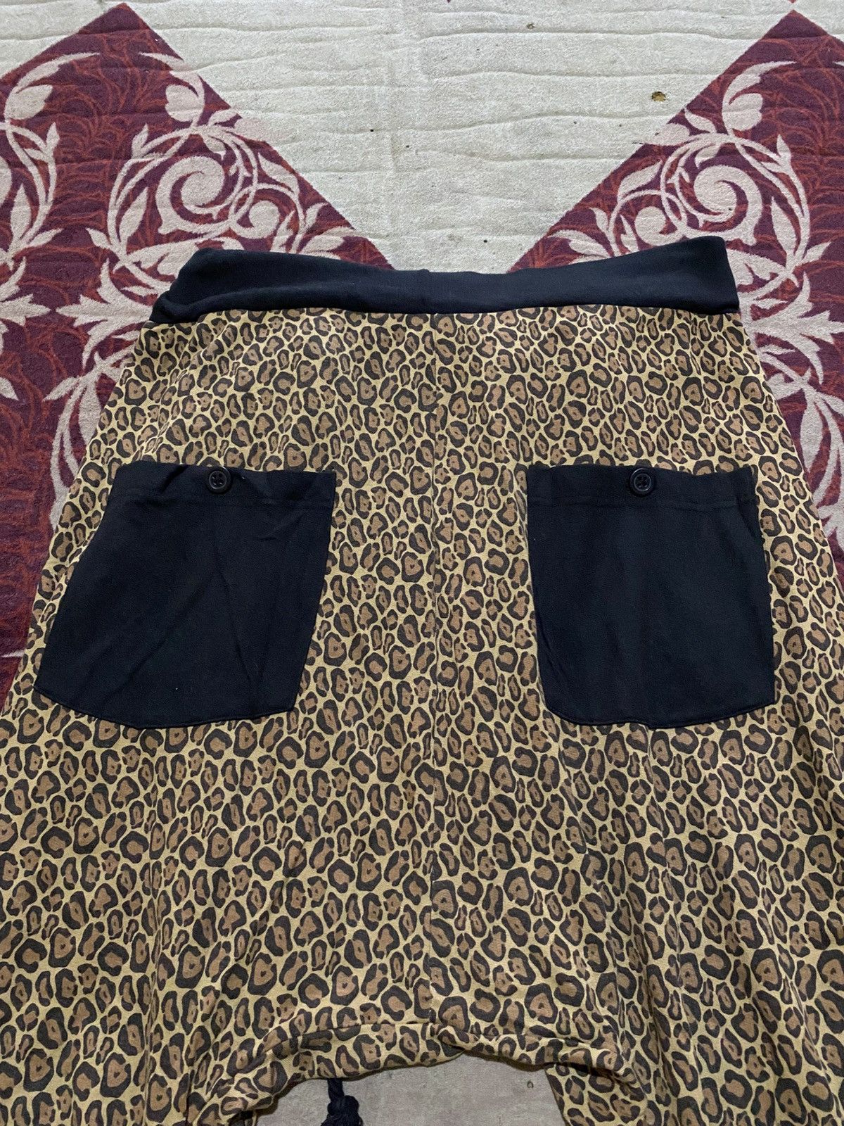 Japanese Brand 2000s Slippin And Slidin Drop Crotch Leopard Pants Size US 33 - 12 Thumbnail