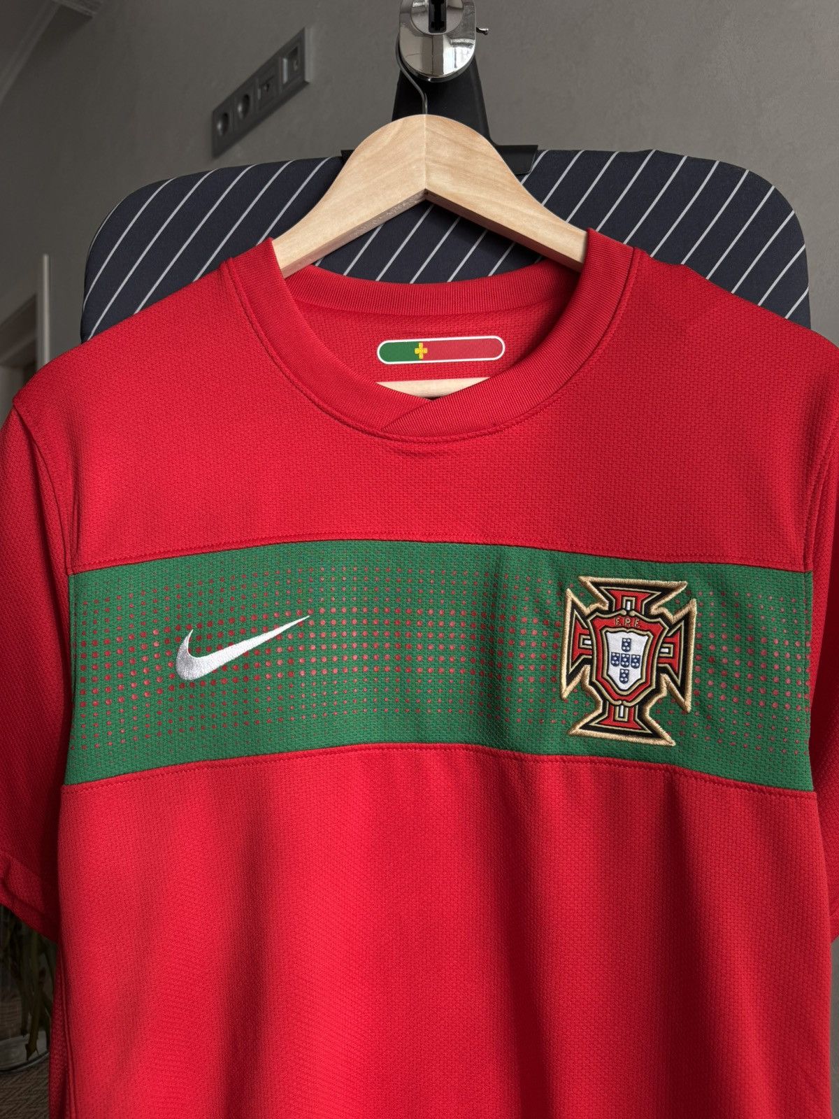 Nike Nike Vintage Portugal 2010 2011 Blockcore Red Home Jersey Size US M / EU 48-50 / 2 - 3 Thumbnail