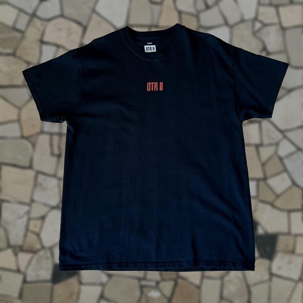 Vintage Jay-Z x Beyonce OTR 2 Tour Black Short Sleeve Tee Size Large Size US 33 - 1 Thumbnail