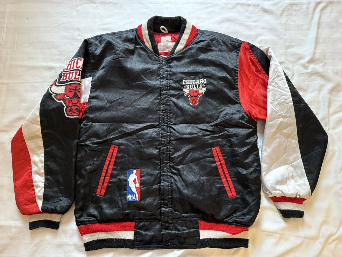 NBA Vintage Chicago Bulls Satin coach Jacket Size US XL / EU 56 / 4 - 1 Thumbnail