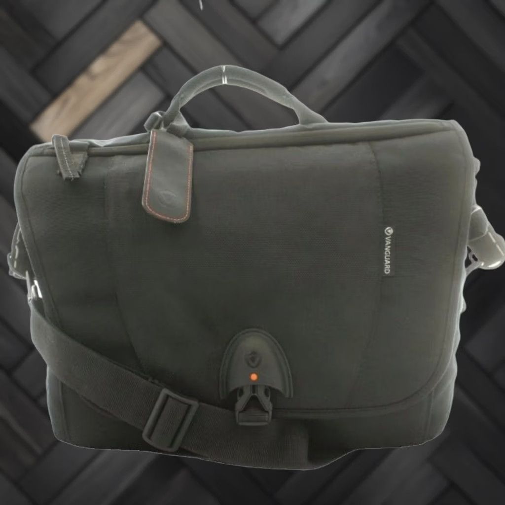 Vanguard Up-Rise 2 Camera Bag Shoulder Messenger Black Men, Men's