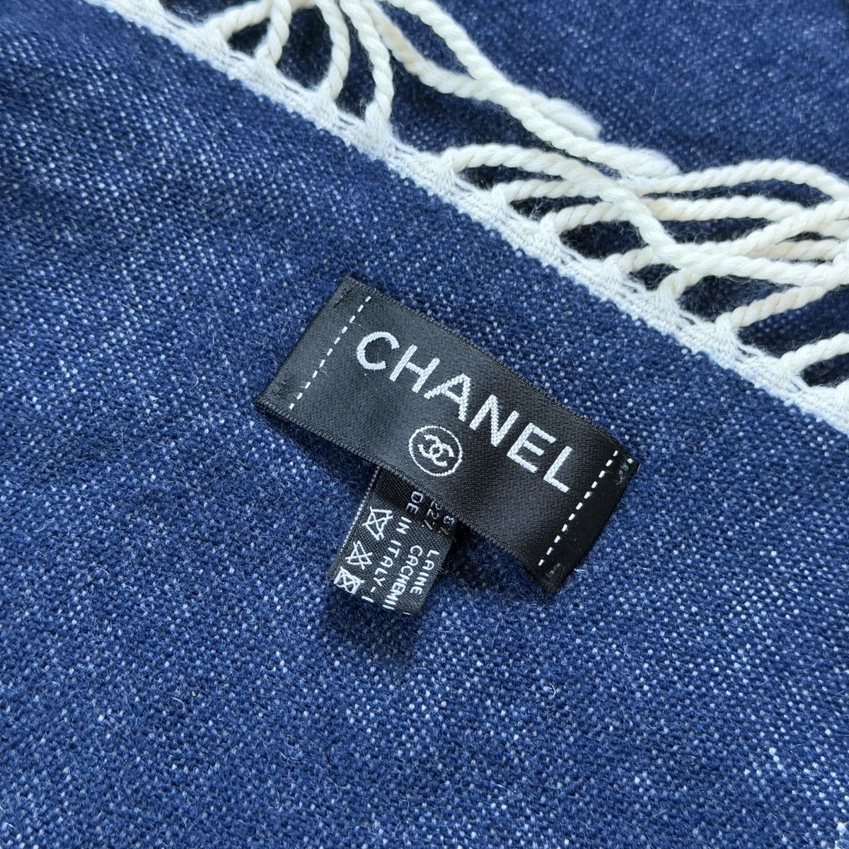 Chanel CHANEL SHAWL Wool/Cashmere 100% Authentic Large Scarf Size ONE SIZE - 5 Thumbnail
