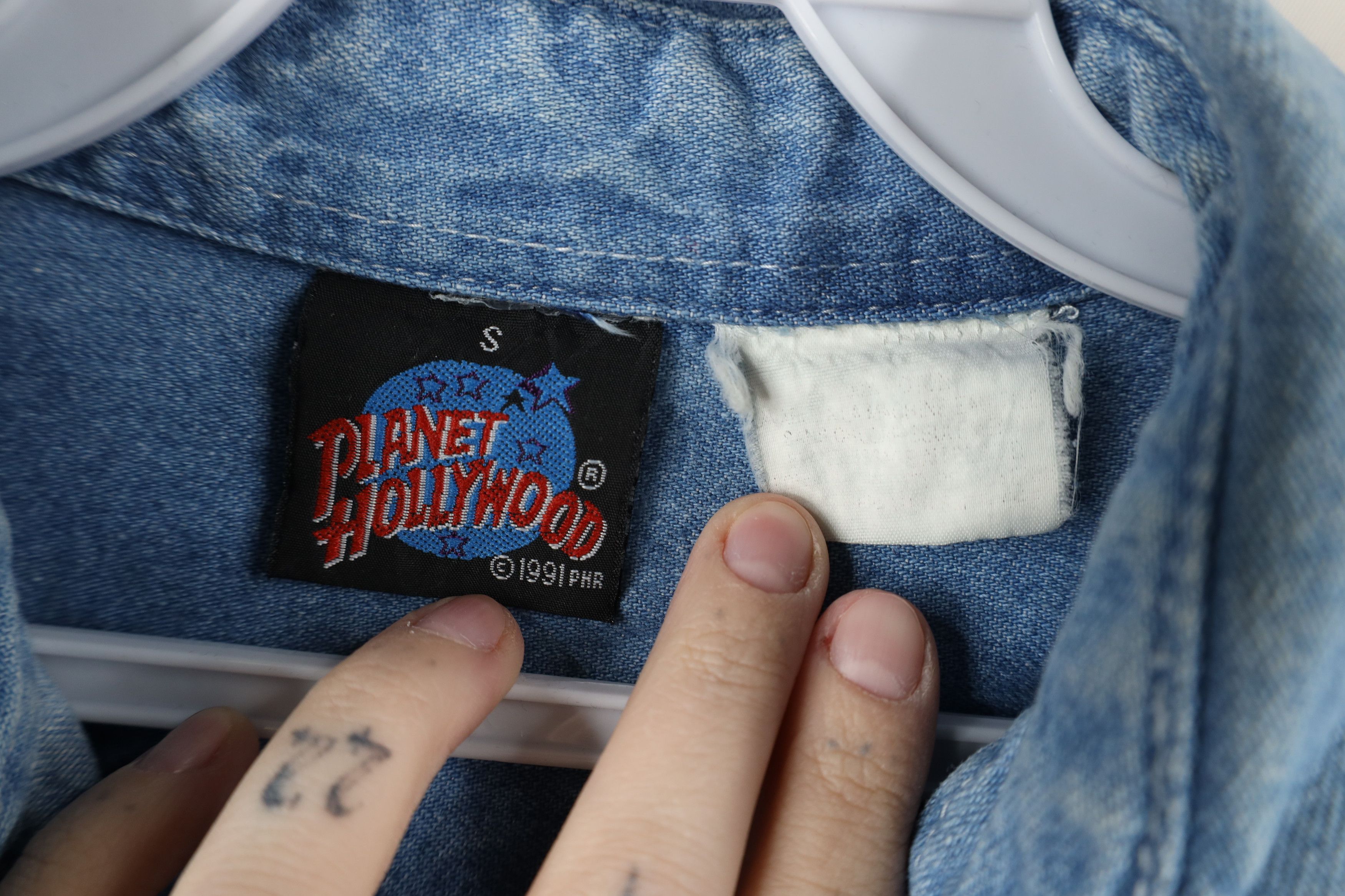 Vintage Vintage 90s Planet Hollywood Beach Denim Button Down Shirt Size US S / EU 44-46 / 1 - 9 Thumbnail