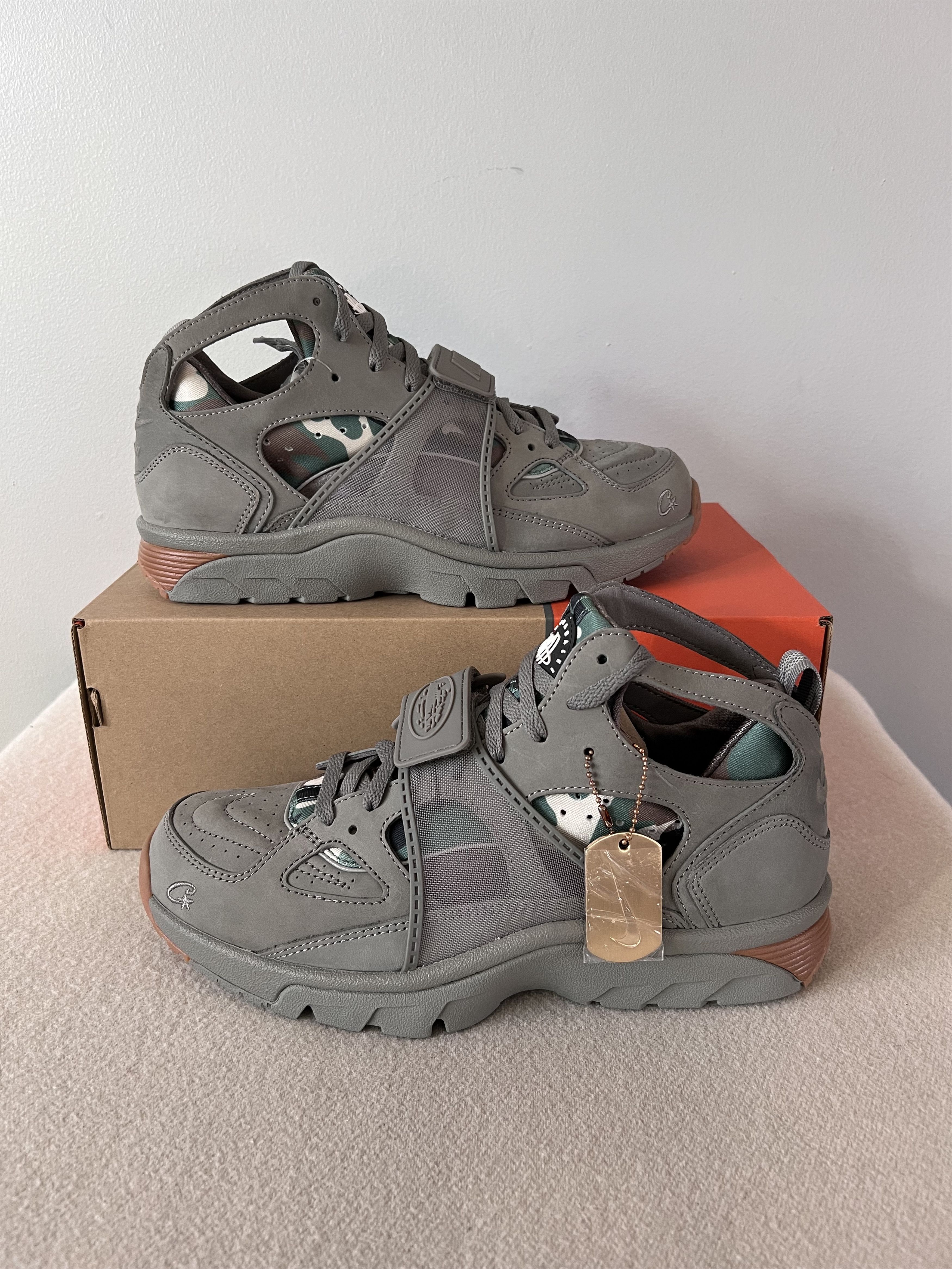 Corteiz × Nike Corteiz Nike Air Trainer Huarache SP in Grey Size US 9.5 / EU 42-43 - 2 Thumbnail