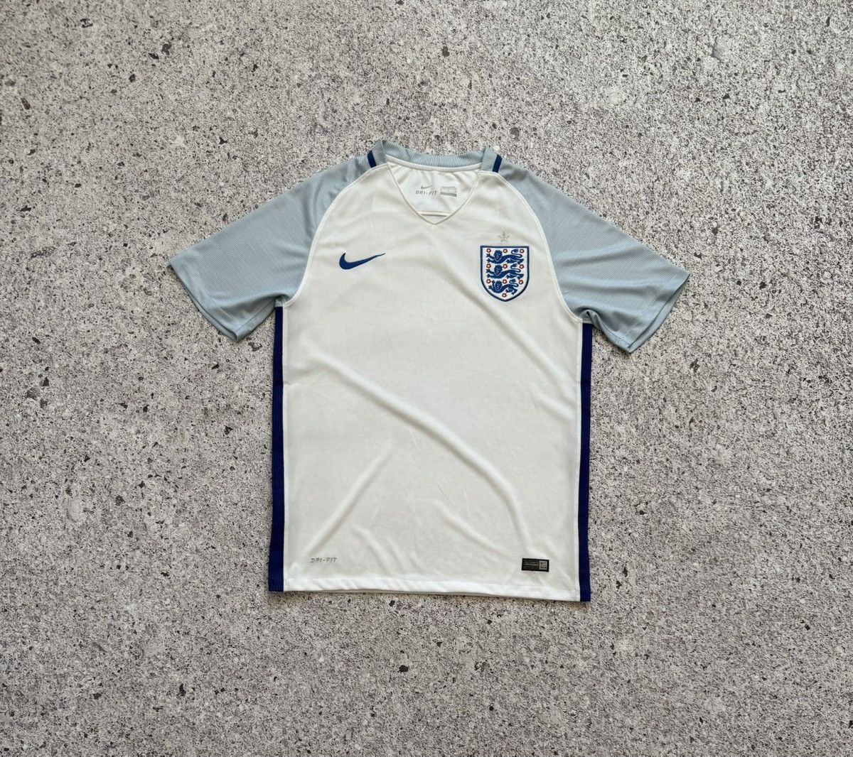 Nike × Vintage Vintage Nike Home 2016 England Football Soccer Jersey Size US S / EU 44-46 / 1 - 2 Thumbnail