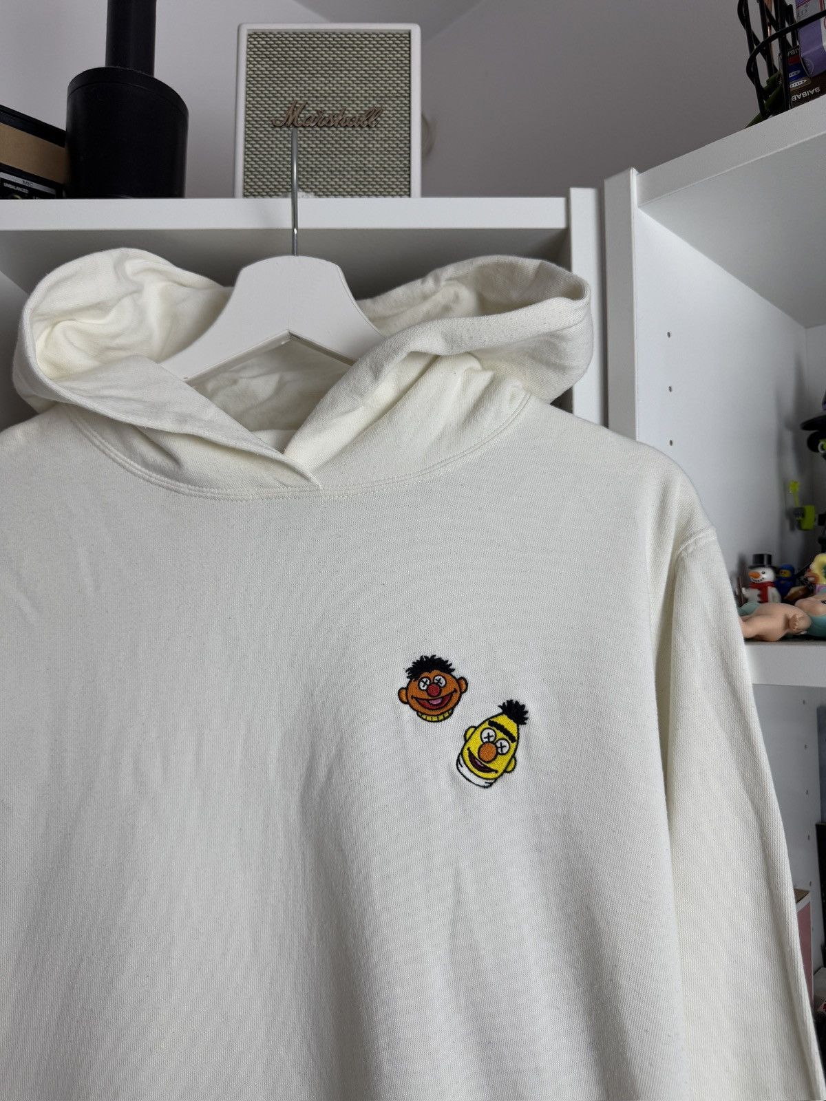 Kaws × Uniqlo Uniqlo x Kaws Sesame Street boxy hoodie L streetwear casual Size US L / EU 52-54 / 3 - 3 Thumbnail