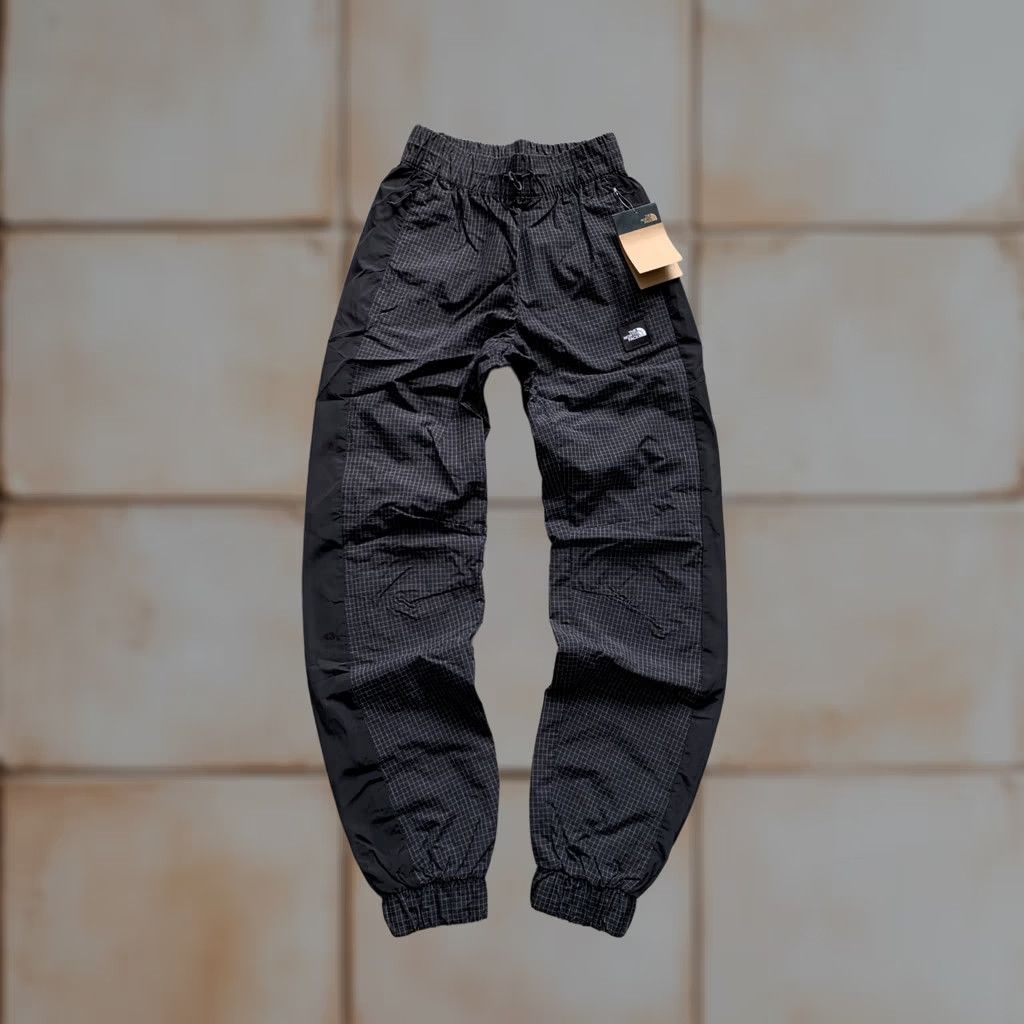 The North Face The North Face CONVIN NYLON PANTS Womens XS Black Track Pants Nylon Size 26" / US 2 / IT 38 - 1 Thumbnail