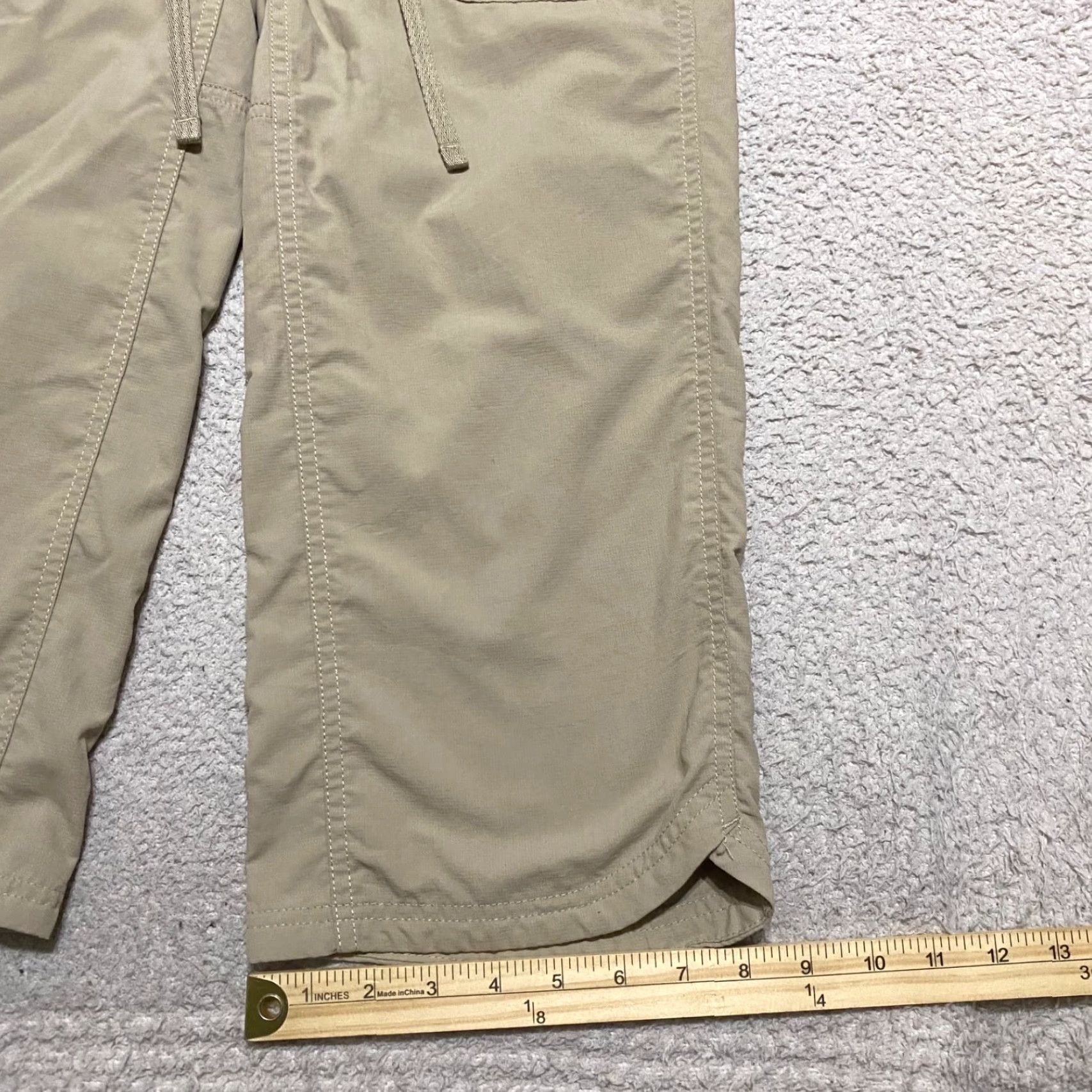 The North Face VINTAGE THE NORTH FACE Capri Pants Women Sz 8 Beige Nylon Capri Pockets 19 In inseam Regular Rise Mid 8.5-10.5 In Womens Size 27" / US 4 / IT 40 - 2 Thumbnail