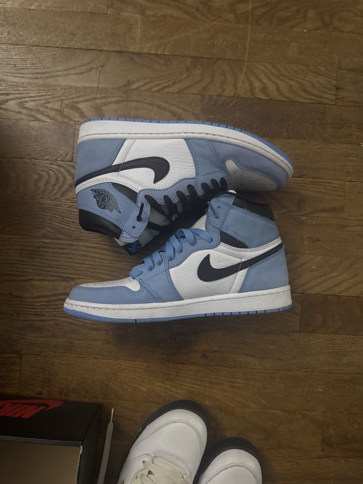 Jordan Brand Jordan 1 Retro High OG University Blue Size US 9.5 / EU 42-43 - 2 Thumbnail