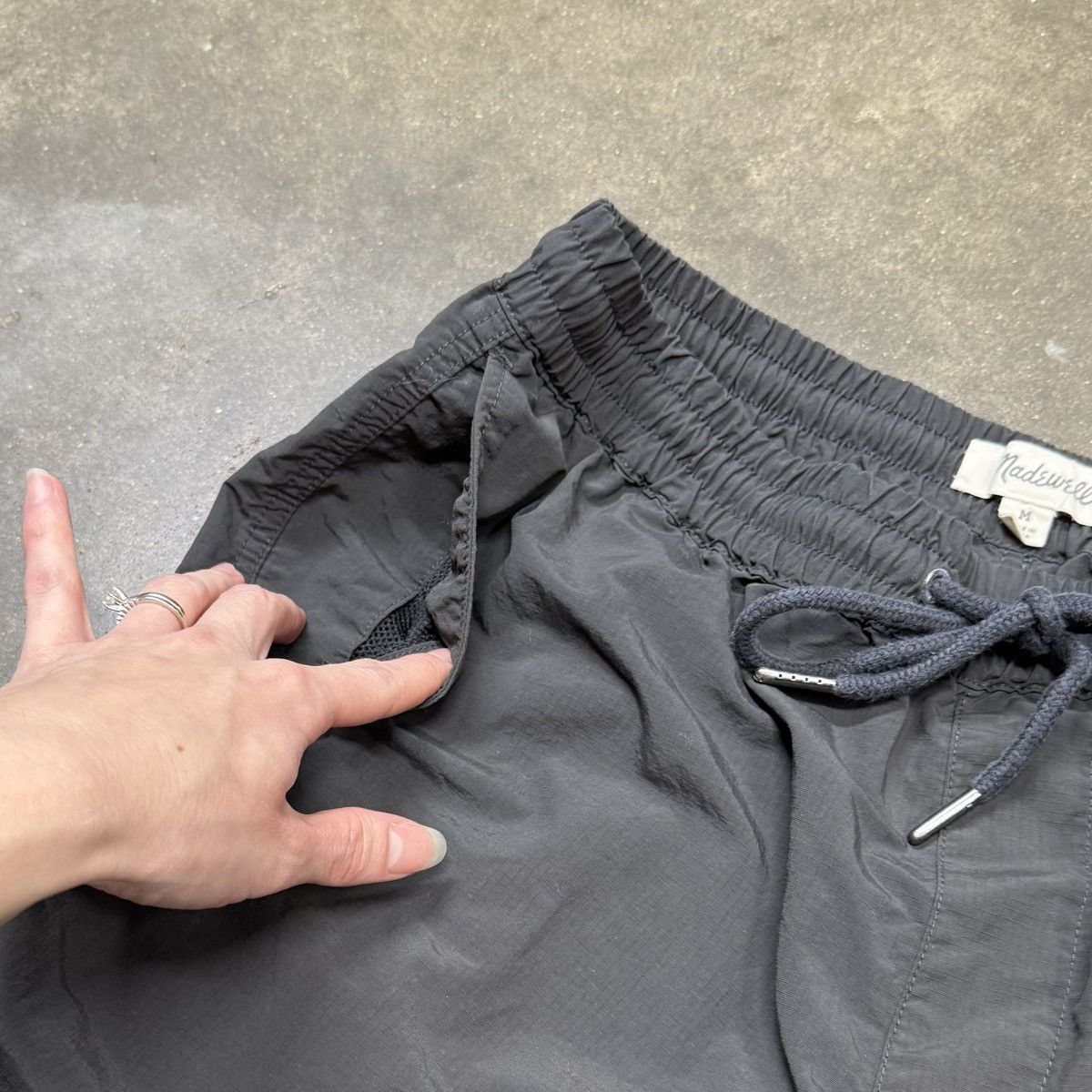 Madewell Madewell Everywear Elastic Waist Drawstring Shorts Size US 32 / EU 48 - 2 Thumbnail