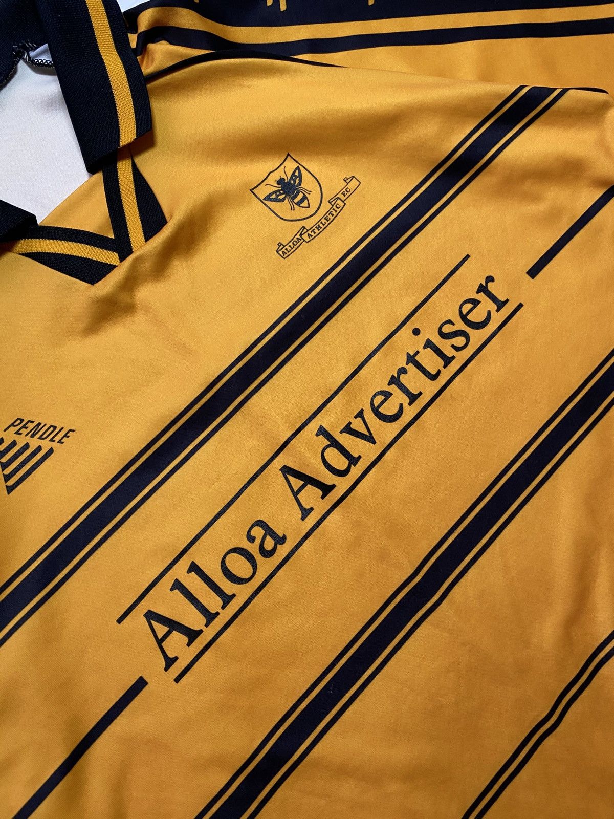 Vintage Vintage Alloa Athletic 2001/02 home soccer football jersey Size US XL / EU 56 / 4 - 7 Thumbnail