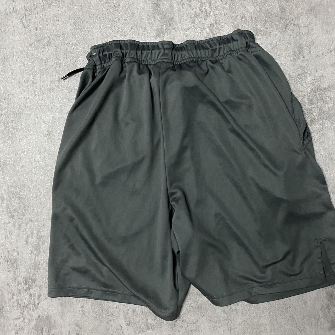 Nike Nike grey gym shorts #fitness Size US 32 / EU 48 - 3 Thumbnail