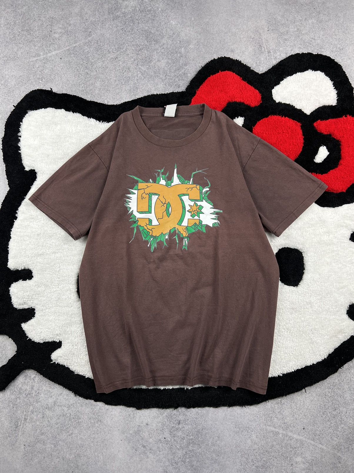 Vintage Vintage DC Skateboarding Faded Big Logo Brown Y2K Tee Shirt Size US M / EU 48-50 / 2 - 1 Thumbnail
