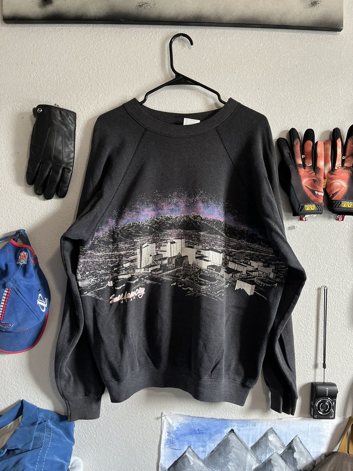 Hanes × Vintage Vintage 80s Salt Lake City Hanes Sweatshirt XL USA Size US XL / EU 56 / 4 - 1 Thumbnail