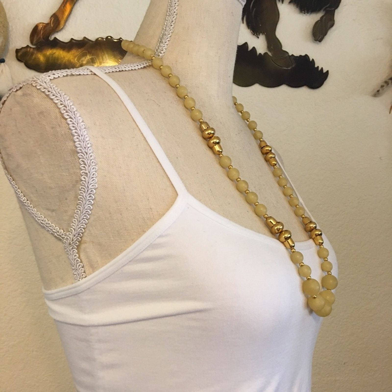 Vintage Vintage golden lucite bead long necklace Size ONE SIZE - 2 Thumbnail