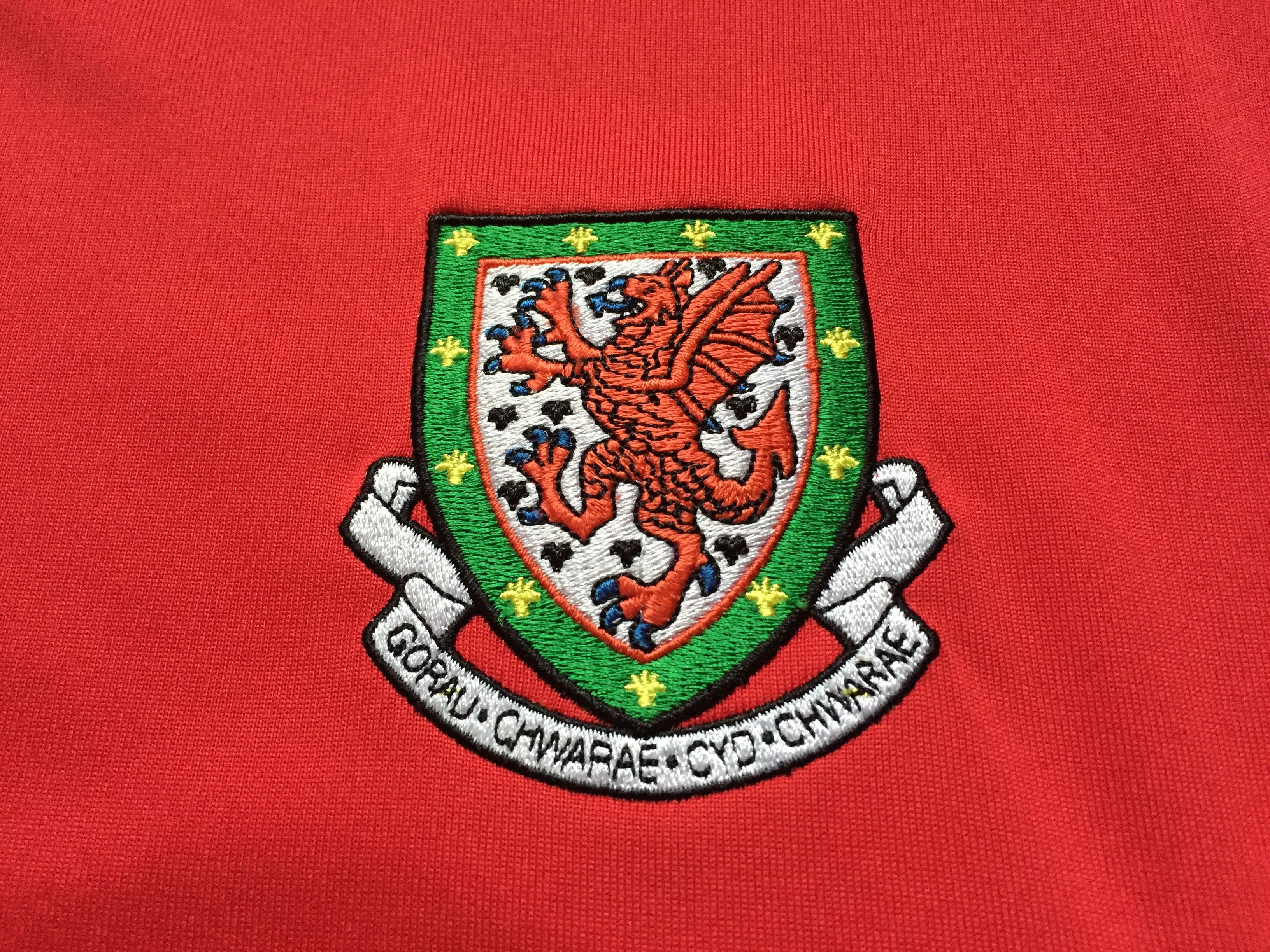 Champion × Vintage Champion Wales Home Football Jersey Size US L / EU 52-54 / 3 - 4 Thumbnail