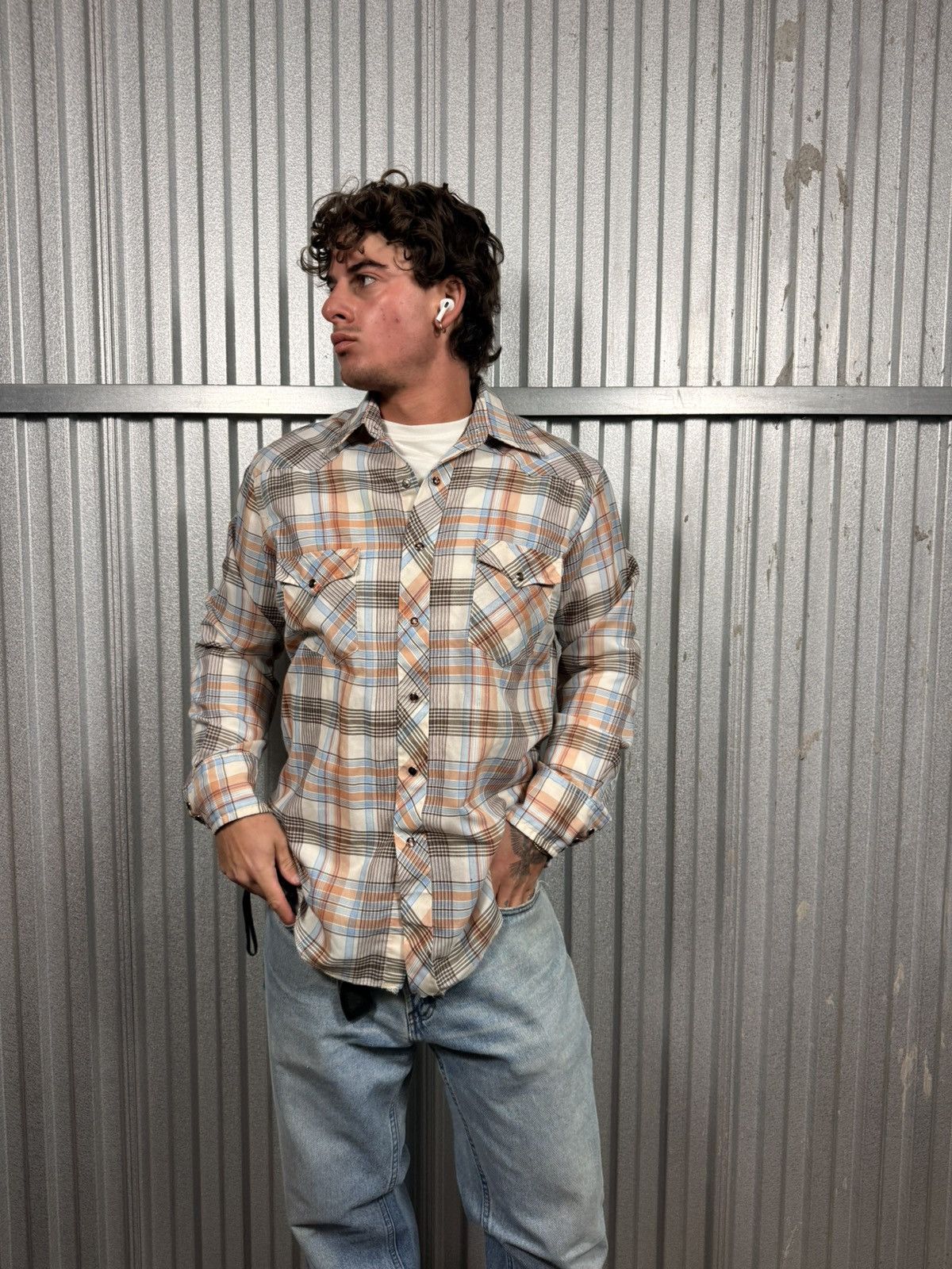 Wrangler 70s Vintage Wrangler USA Made Single Needle Pearl Snap Shirt Size US L / EU 52-54 / 3 - 1 Thumbnail