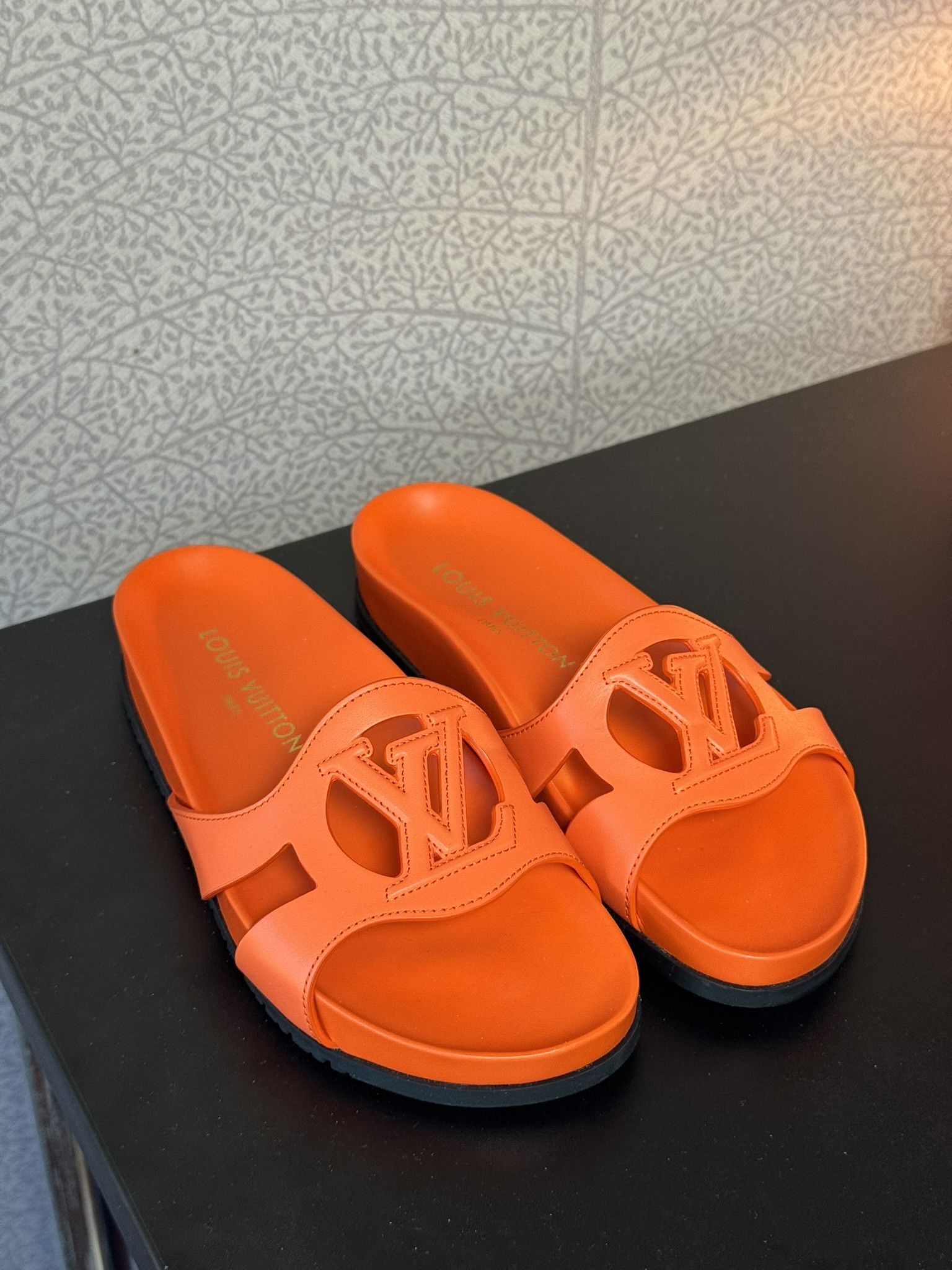 Louis Vuitton LV ISOLA FLAT COMFORT MULE 1ACMN5 EU 36 / USA 6 Size US 6 / IT 36 - 1 Thumbnail