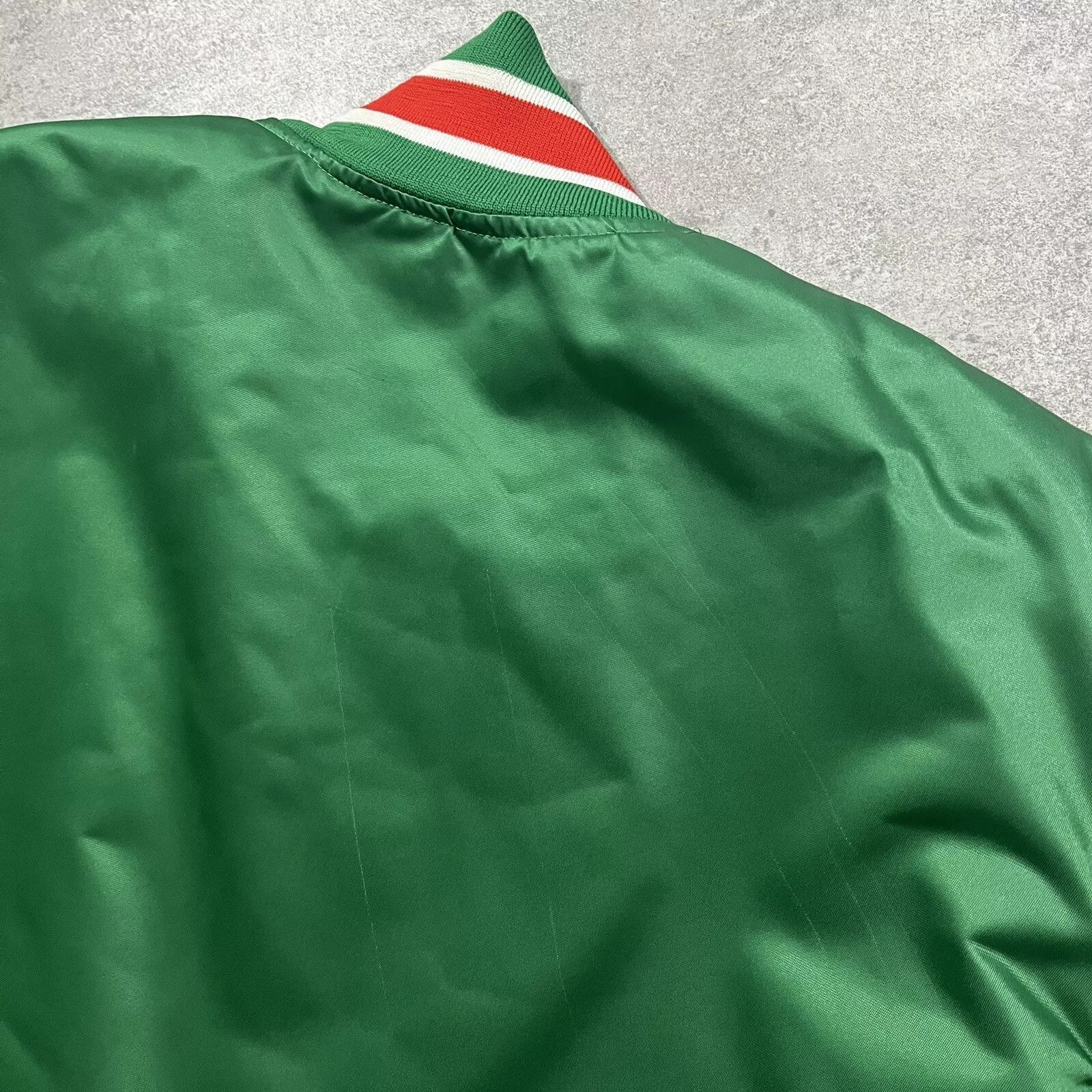 Good Man Brand × NCAA × Vintage VTG 80s 90s NCAA HAWAII RAINBOW WARRIORS SATIN BOMBER JACKET Size US S / EU 44-46 / 1 - 7 Thumbnail