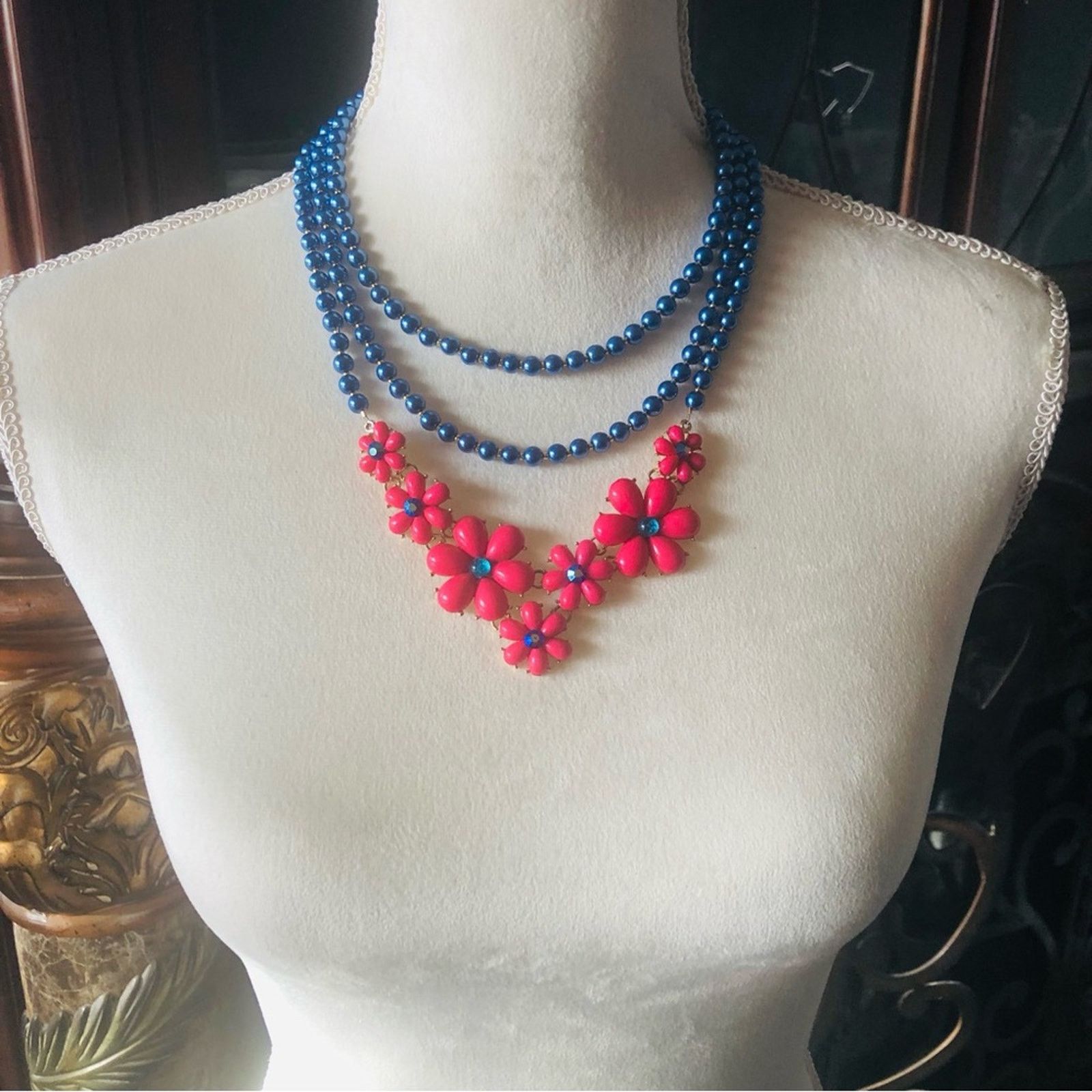 Handmade Handcrafted repurpose bubblegum floral Pearl necklace Size ONE SIZE - 7 Thumbnail