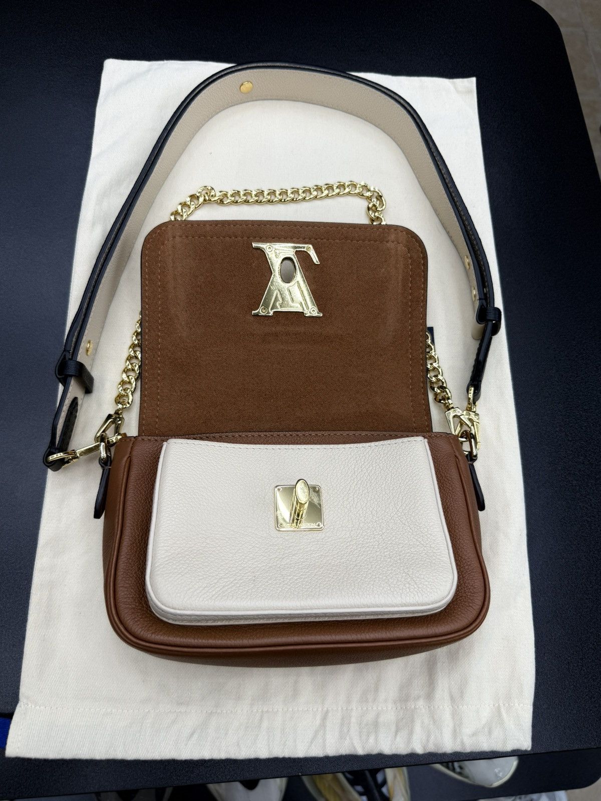 Louis Vuitton AUTHENTIC Louis Vuitton Lockme Tender Calfskin Leather Bag Size ONE SIZE - 12 Thumbnail