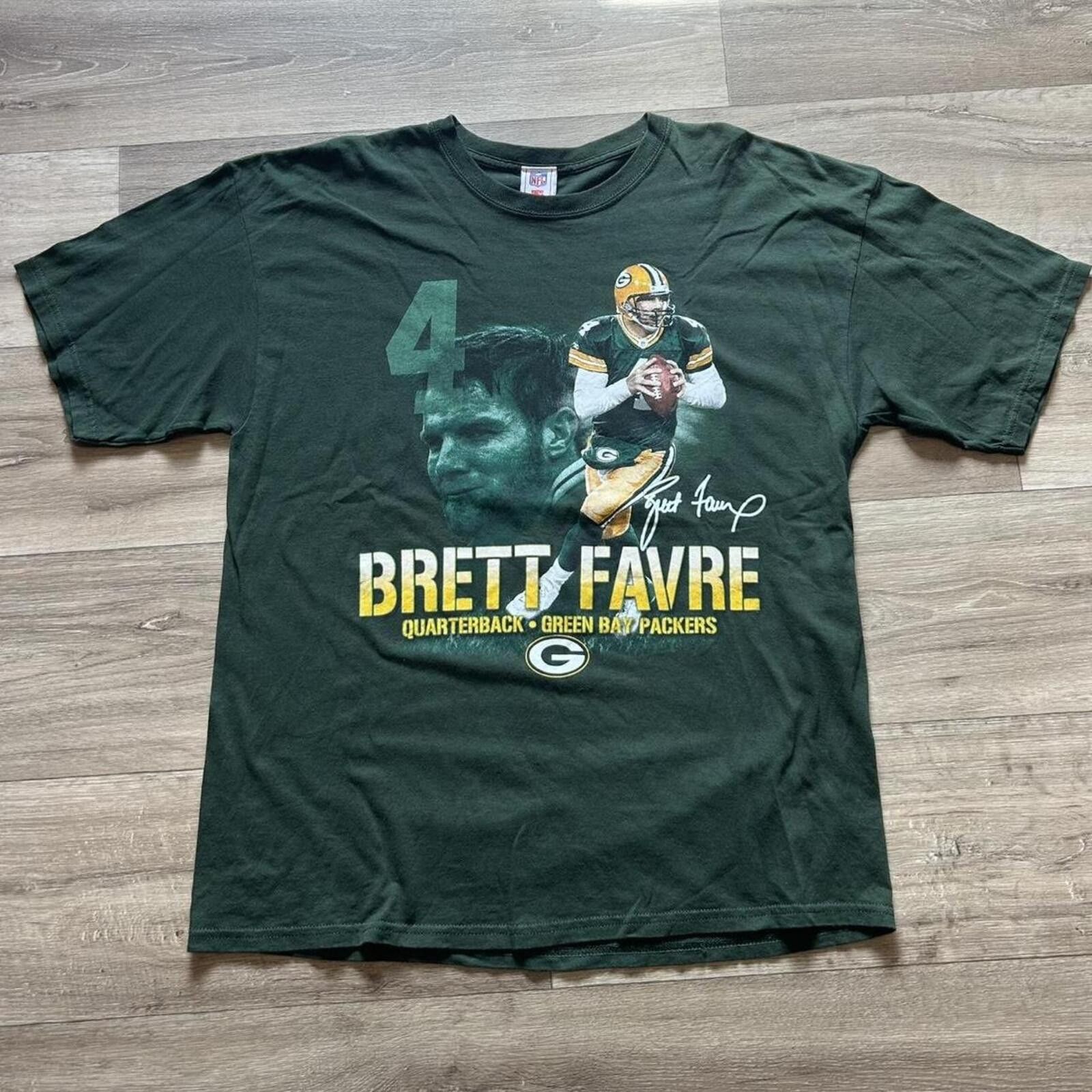 NFL Vintage 90’s Brett Favre Packers NFL green t-shirt size L Size US L / EU 52-54 / 3 - 1 Thumbnail