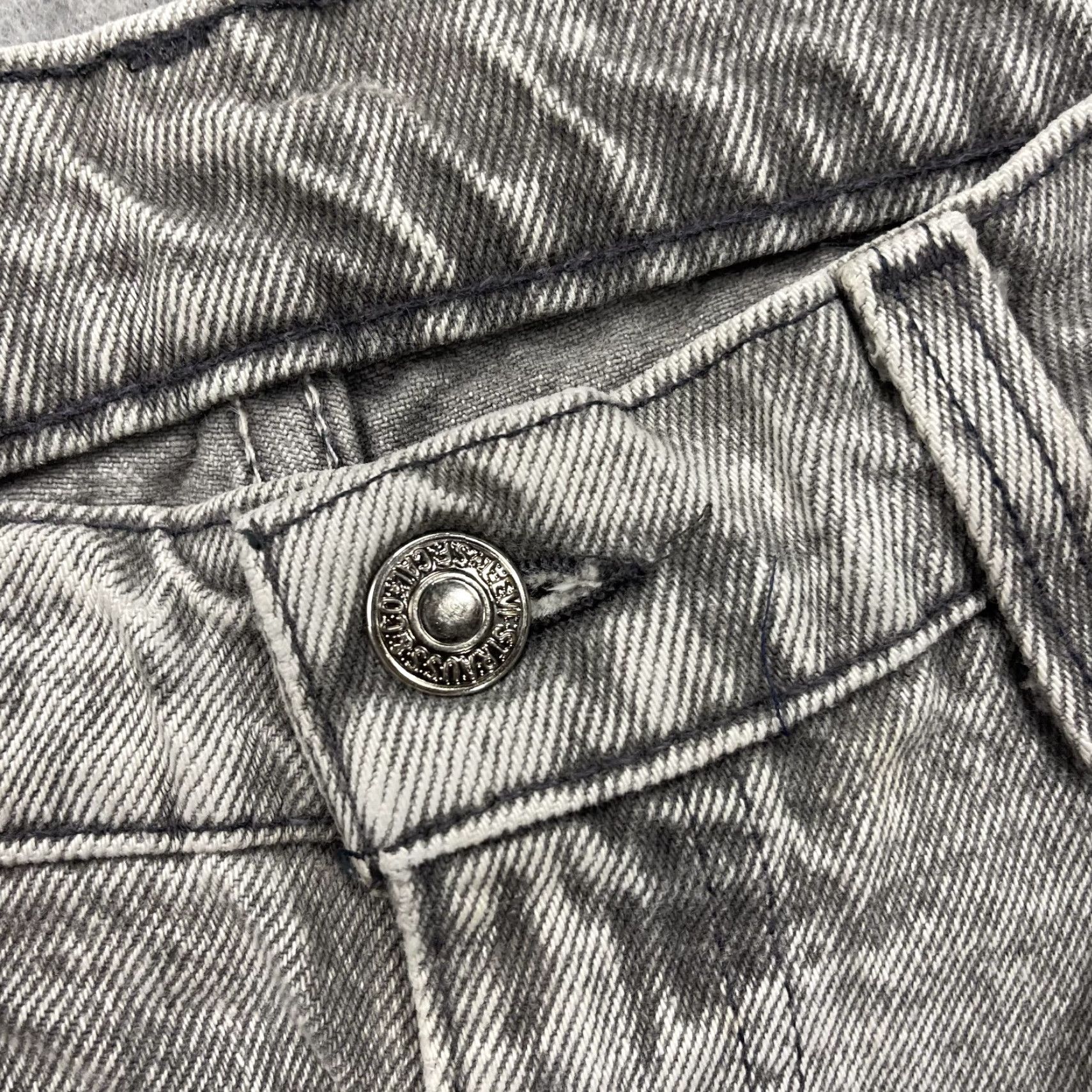 Levi's VINTAGE Levi's 550 Jeans Mens 34x28 Gray Acid Wash Relaxed Cropped Taper USA 90s Mens Jeans) Size US 34 / EU 50 - 4 Thumbnail