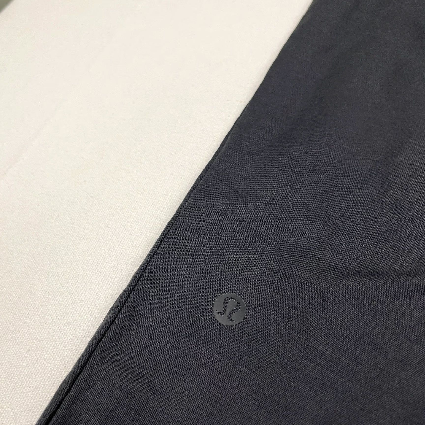 Lululemon Lululemon Pants Mens Classic Fit ABC 40 x 35 Gray Chino 5-Pocket Travel Office Golf Regular/Big & Tall Size US 40 / EU 56 - 3 Thumbnail