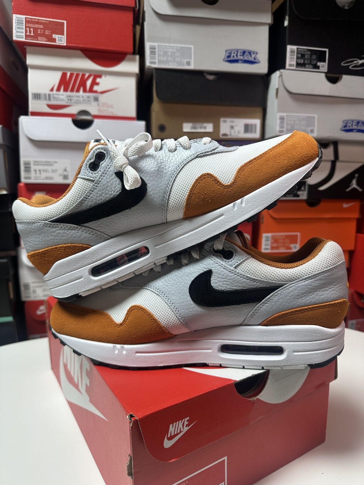 Nike *New* Nike Men's Air Max 1 White Black Monarch Size 10.5 Size US 10.5 / EU 43-44 - 3 Thumbnail