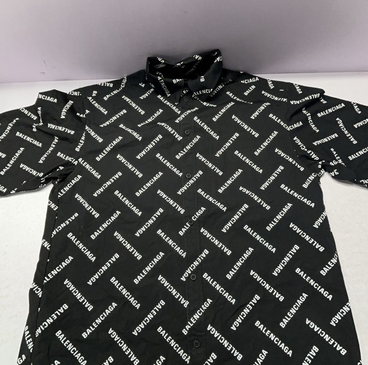 Balenciaga Balenciaga All-Over Logo Short-Sleeve Shirt in Black/White Size US M / EU 48-50 / 2 - 6 Thumbnail