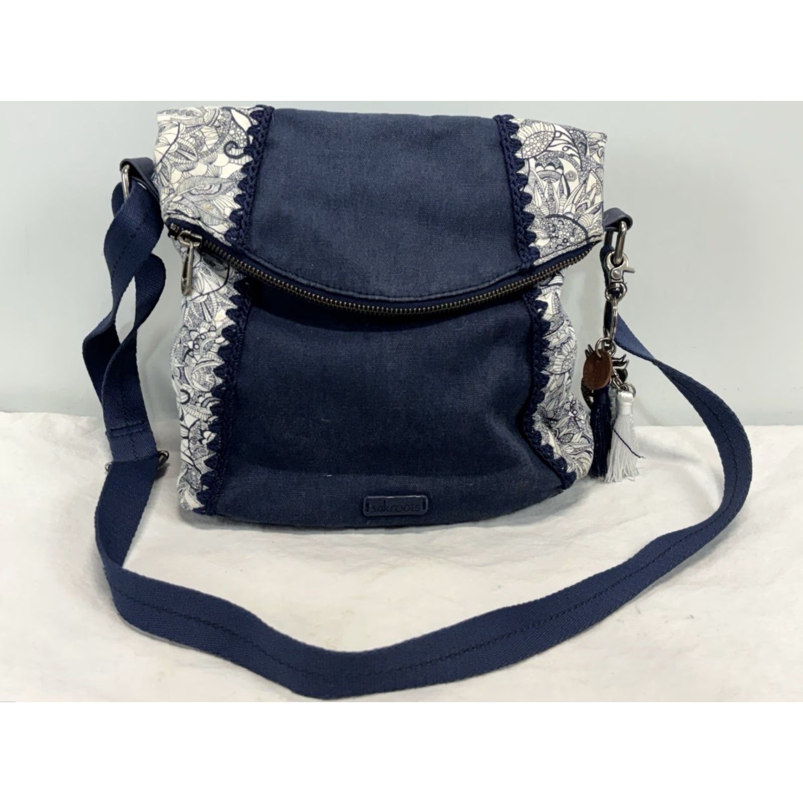 Vintage SAKROOTS Crossbody Bag Charm Blue White Owl Tassel Size ONE SIZE - 2 Thumbnail