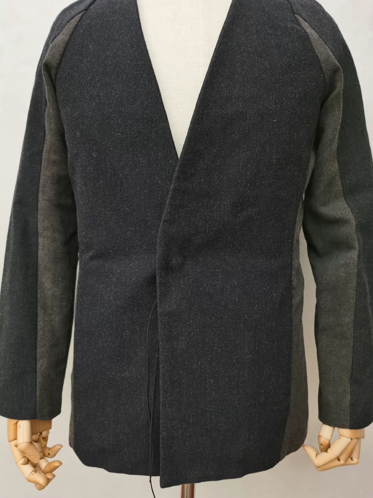 Individual Sentiments individual sentiments collarless black blazer size 1 Size US S / EU 44-46 / 1 - 3 Thumbnail