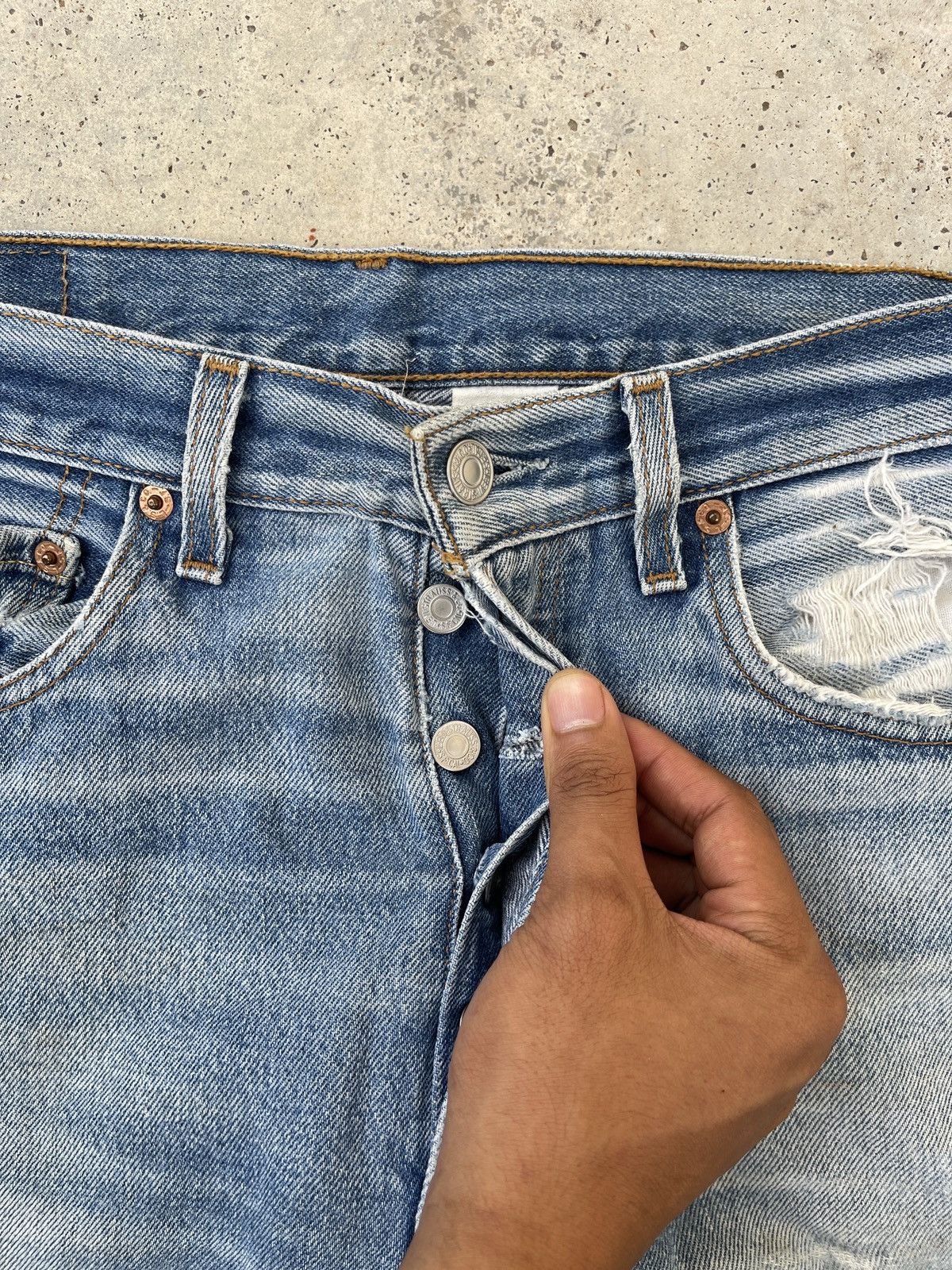 Levi's × Levi's Vintage Clothing × Vintage Vintage 90s Levis Faded Blue Denim Jeans Size US 32 / EU 48 - 5 Thumbnail