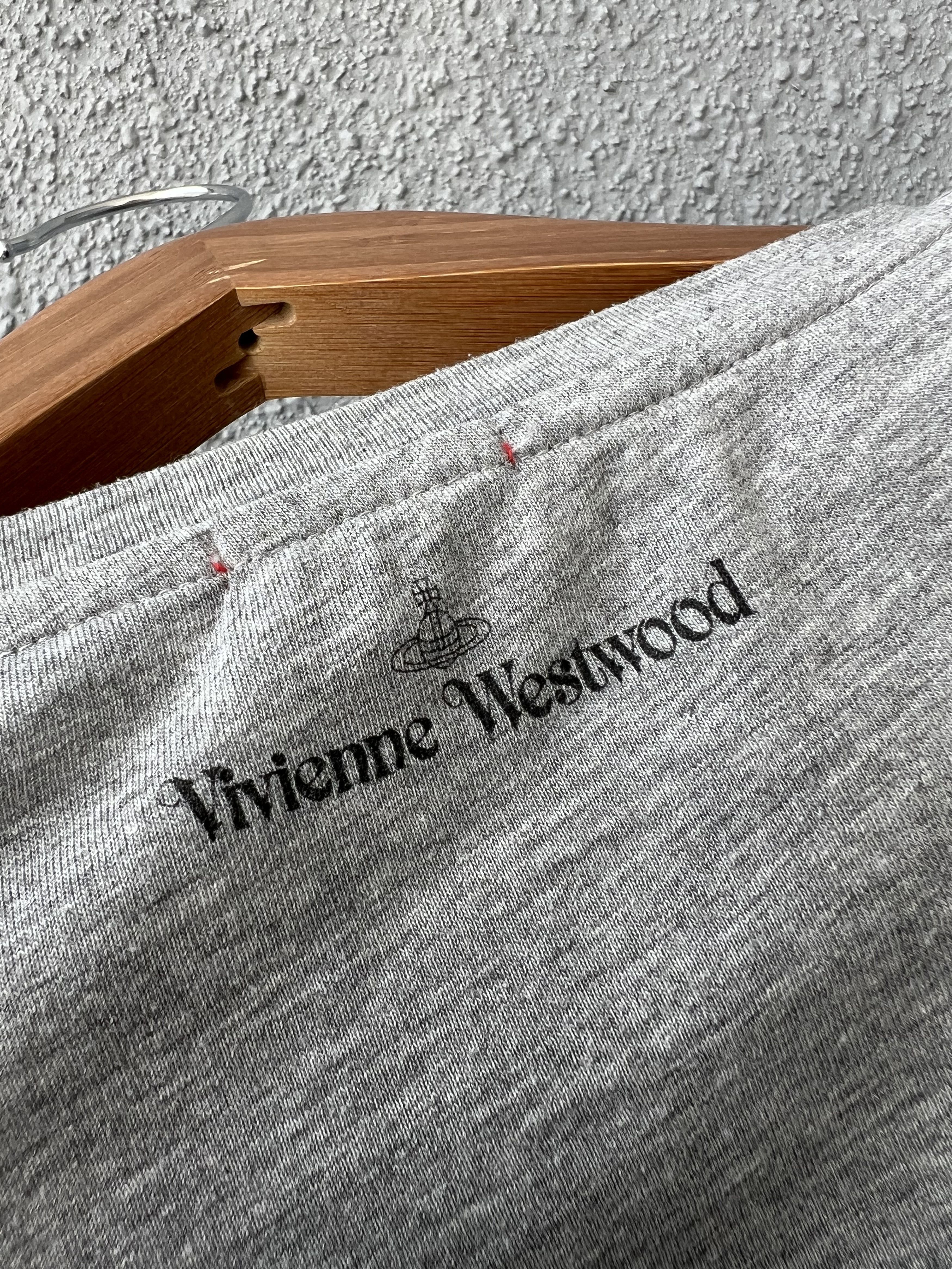 Vivienne Westwood Vivienne Westwood Made in England Longsleeve L Size US L / EU 52-54 / 3 - 6 Thumbnail