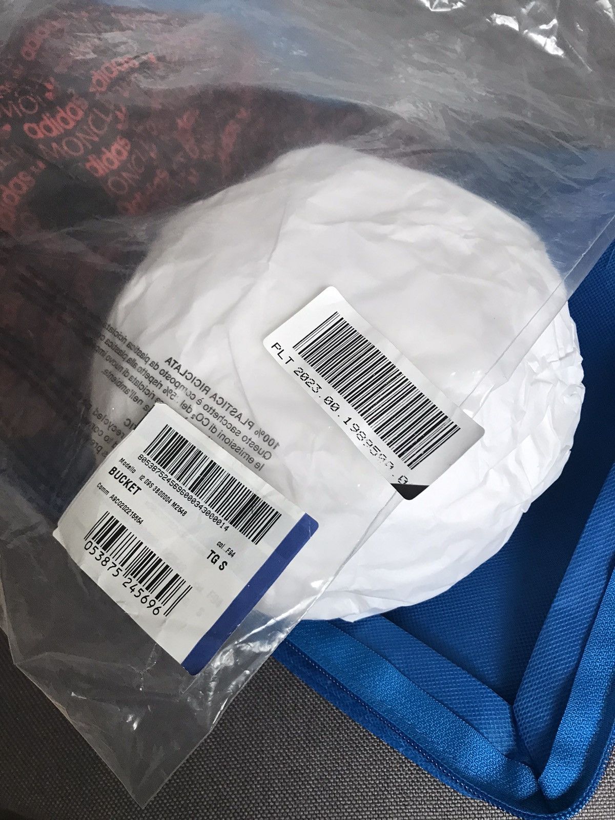 Moncler Moncler x Adidas size S shipping in EU Size ONE SIZE - 10 Thumbnail