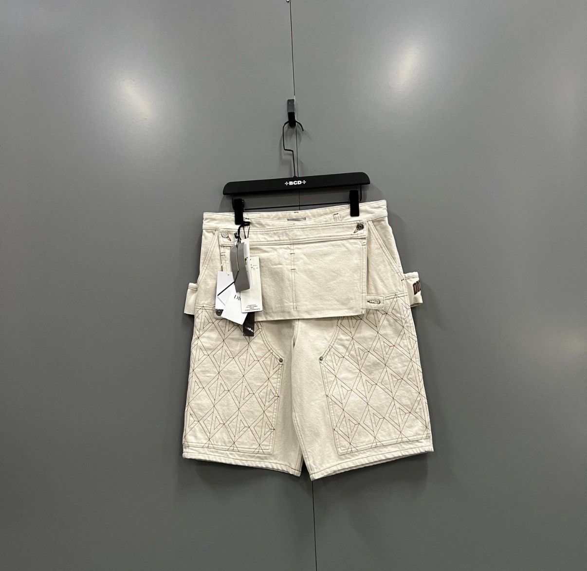 Dior Dior × Denim Tears Embroidered Cargo Shorts J41 Size US 32 / EU 48 - 1 Thumbnail