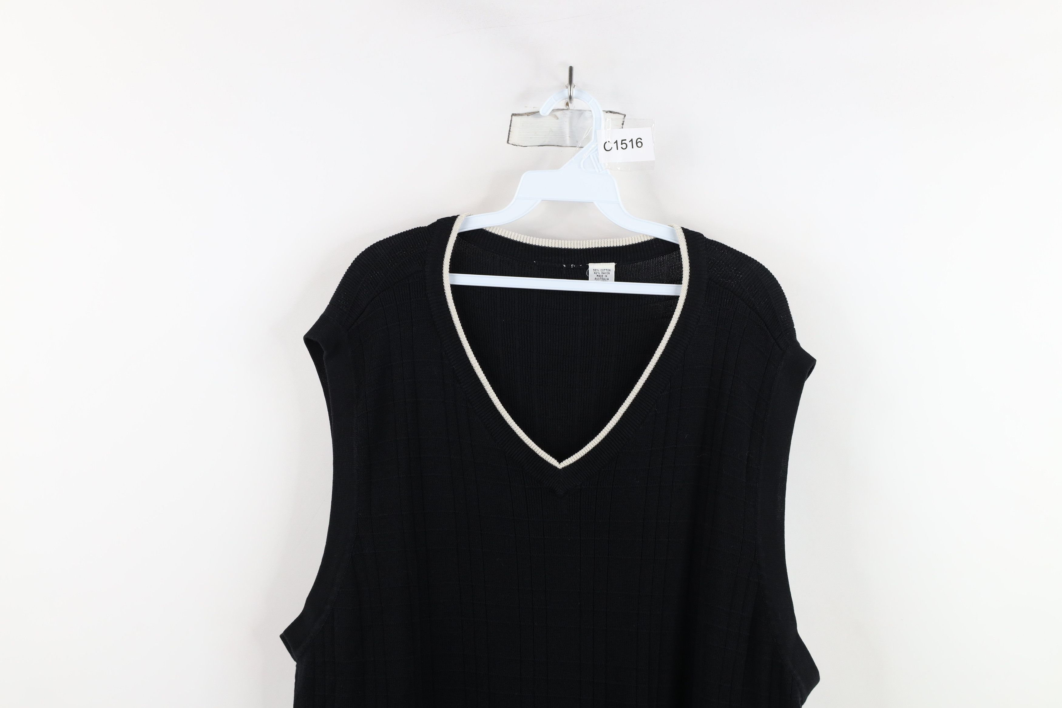 Vintage Vintage 90s Streetwear Lightweight Knit V-Neck Sweater Vest Size US XL / EU 56 / 4 - 2 Thumbnail