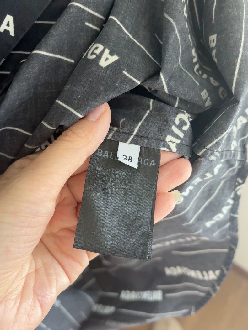 Balenciaga Balenciaga size 38 Short-sleeved shirt, barrage full print Size US S / EU 44-46 / 1 - 5 Thumbnail