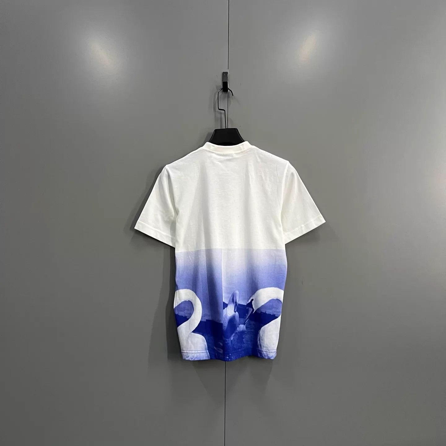 Burberry Burberry White Blue Swan Print Short Sleeve Tee Multi Sizes Size US XXS / EU 40 - 2 Thumbnail