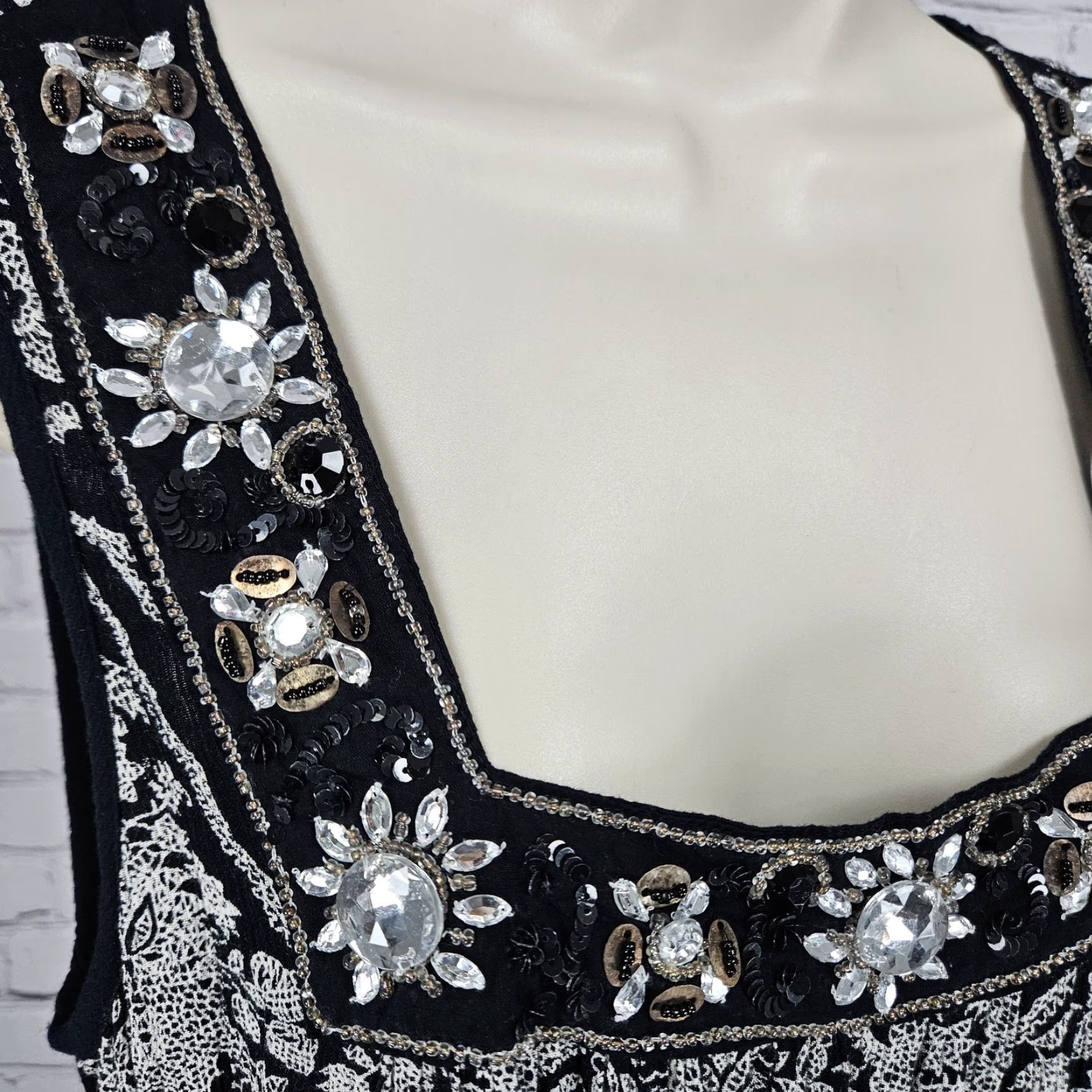 Vintage Forbidden NWD Black White Floral Beaded Sequin Accents Boho Midi Dress L Women Size L / US 10 / IT 46 - 5 Thumbnail