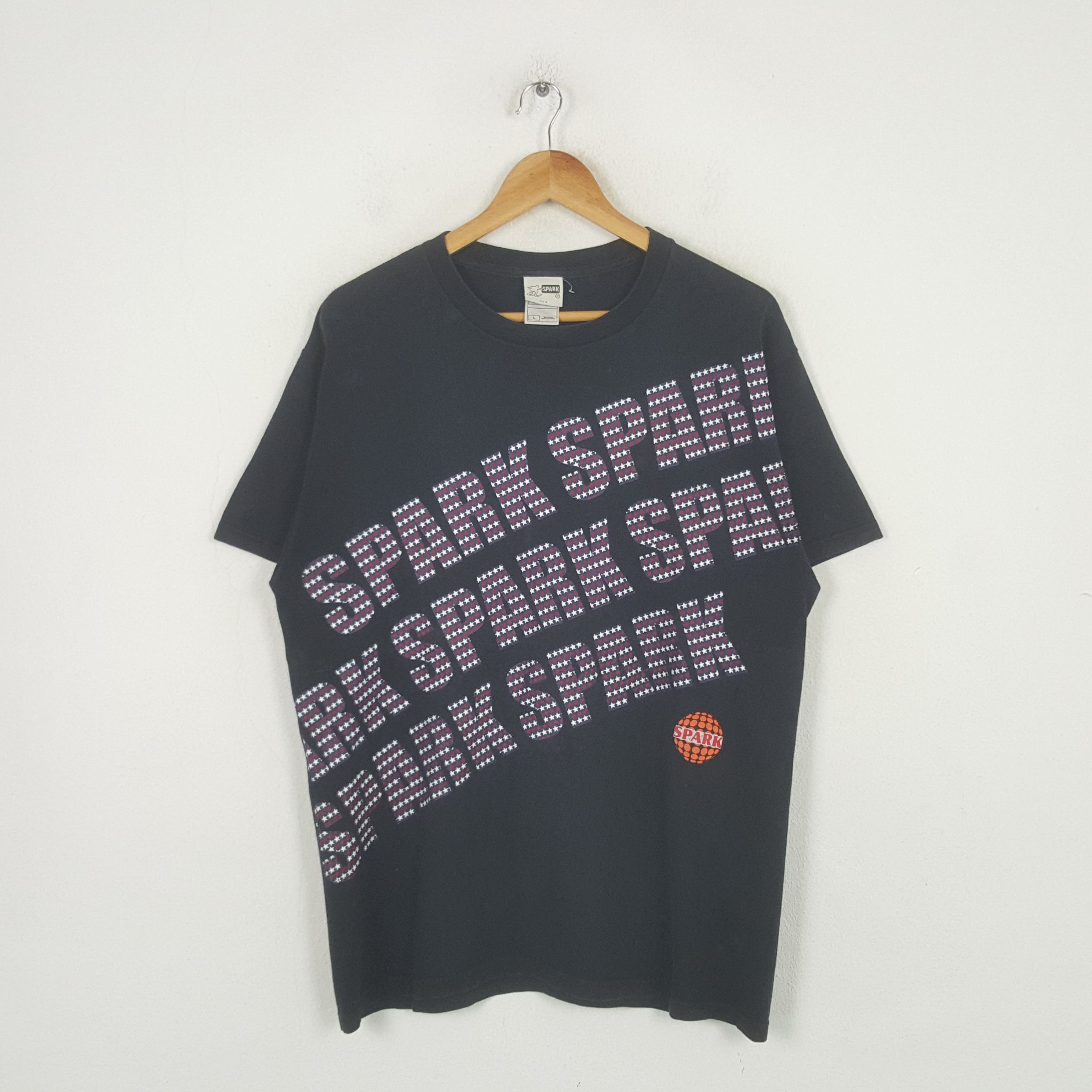 Vintage Vintage Spark American Skateboard Style Tshirt RR25 Size US M / EU 48-50 / 2 - 1 Thumbnail