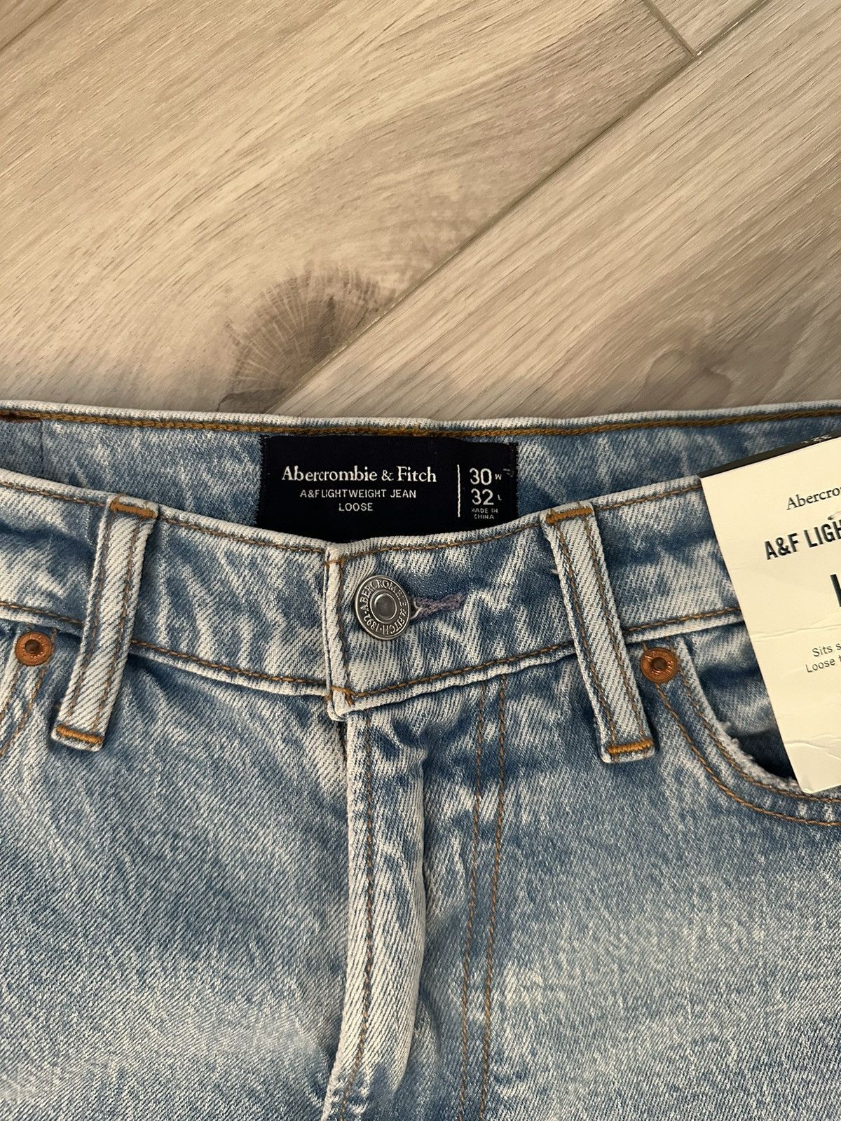 Abercrombie & Fitch Light Denim (Loose fit) Size US 30 / EU 46 - 3 Thumbnail