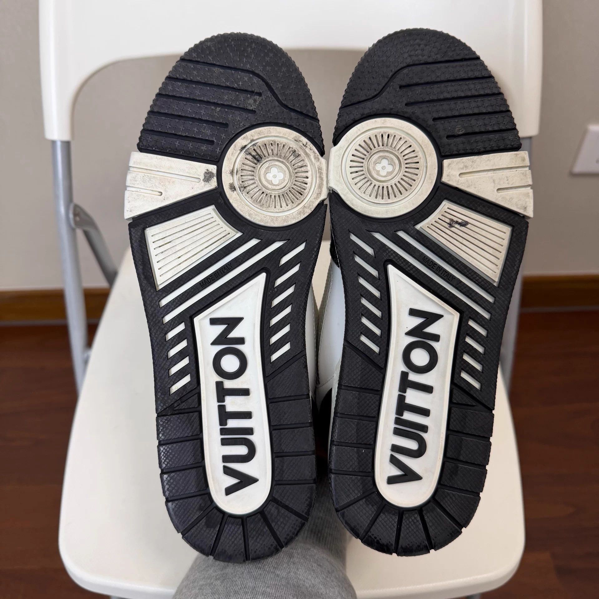 Louis Vuitton LOUIS VUITTON Women's Monogram Mid Trainer 38 B&W Size US 7 / IT 37 - 5 Thumbnail