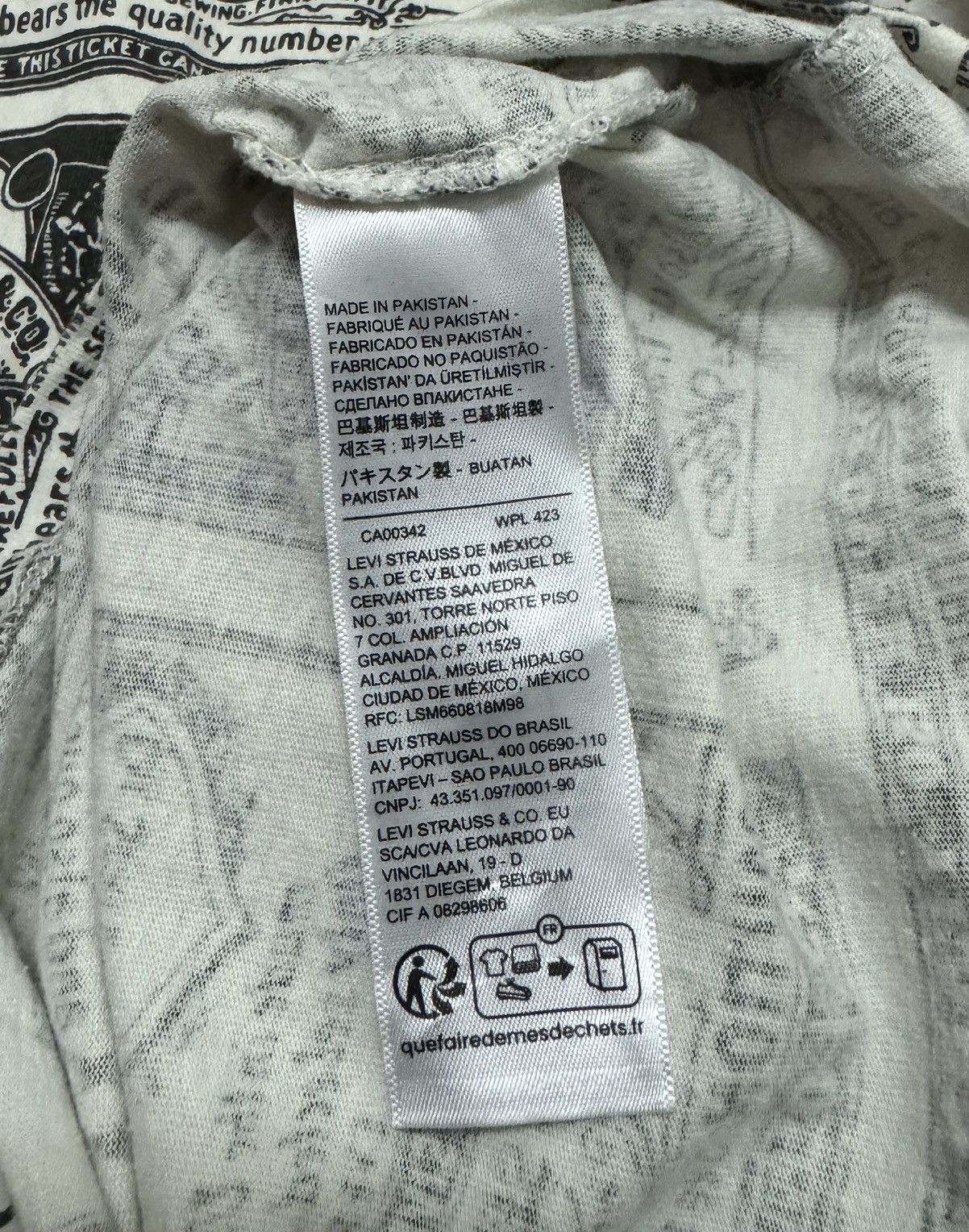 Rare LEVIS Fullprint Tee