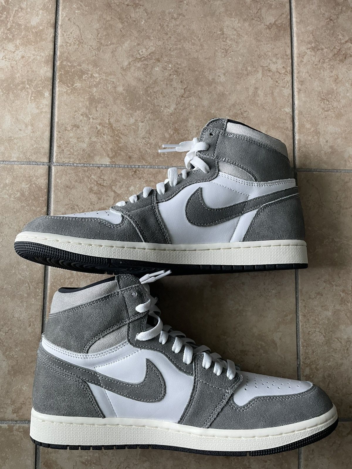 Jordan Brand AIR JORDAN 1 RETRO HIGH OG Size US 10.5 / EU 43-44 - 2 Thumbnail