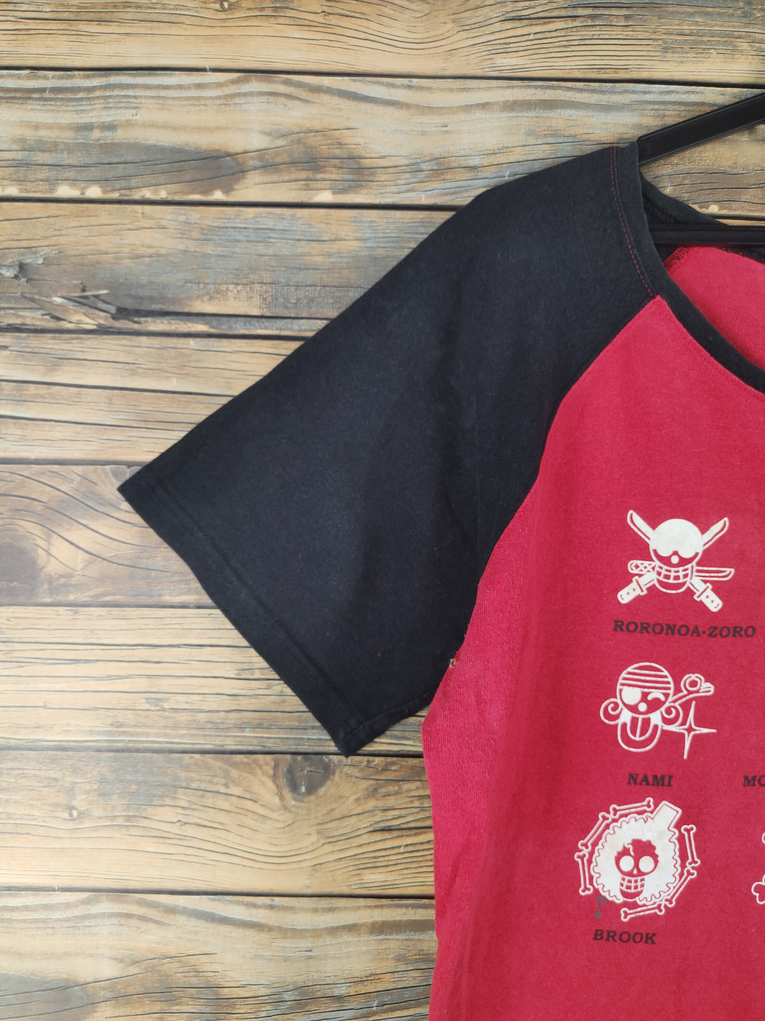 Japanese Brand DL One Piece Red Black Short Sleeve T-shirt #1630 Size US L / EU 52-54 / 3 - 5 Thumbnail